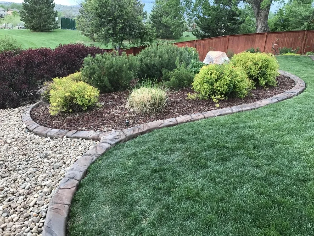 MULCH + ROCK
