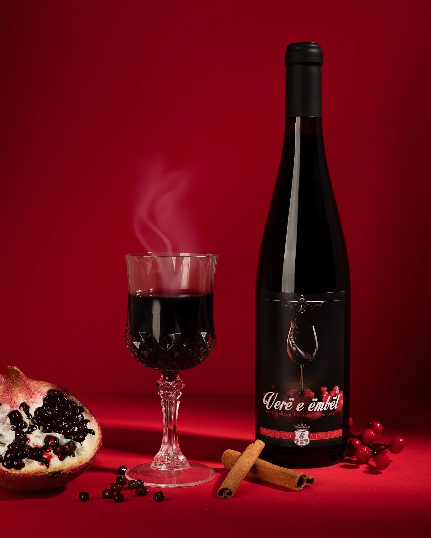 Vere e embel Kokomani, me leng shege, barbaroze &amp; karafil. 🍷
Nje vere qe nuk duhet ti mungoj tavolines se festave tuaja. 😊 Konsumohet ne temperature ambjenti ose e ngrohte.