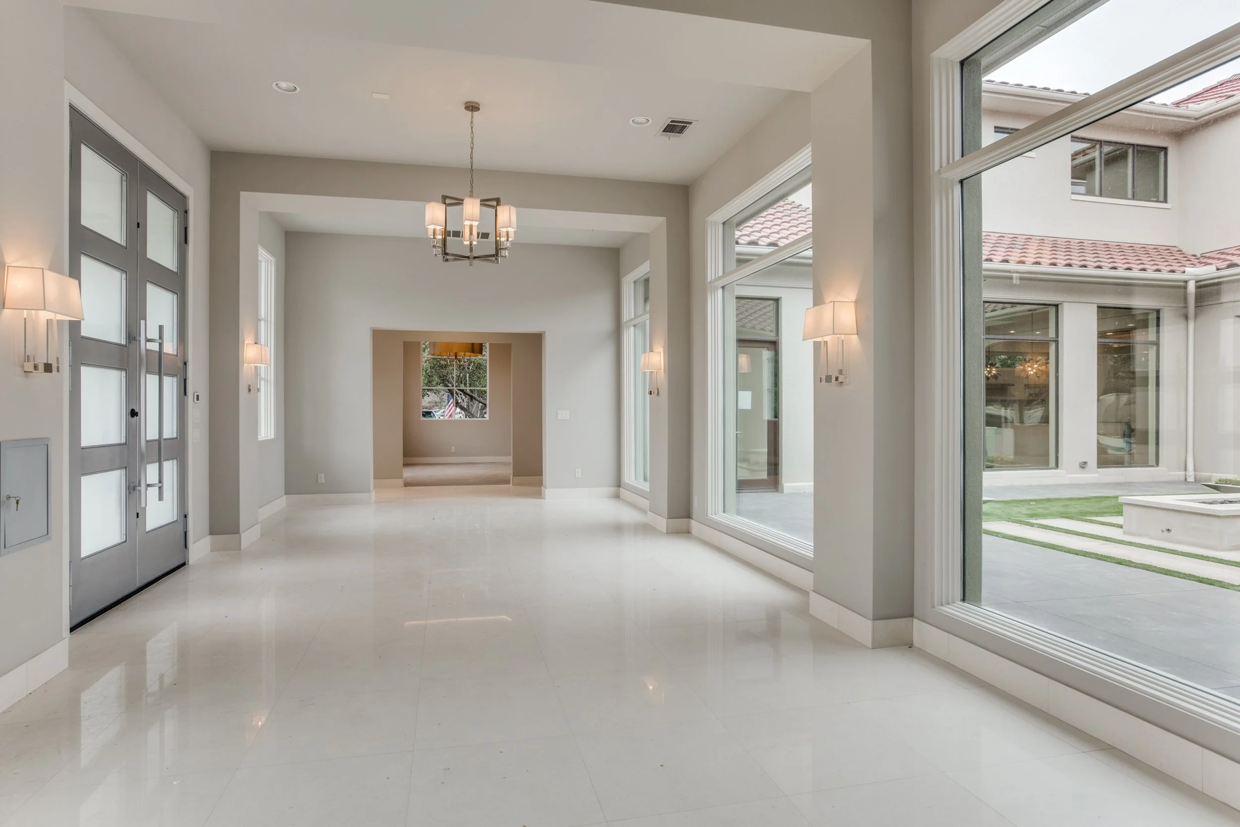 Bella_Crooked_lane_foyer.jpg