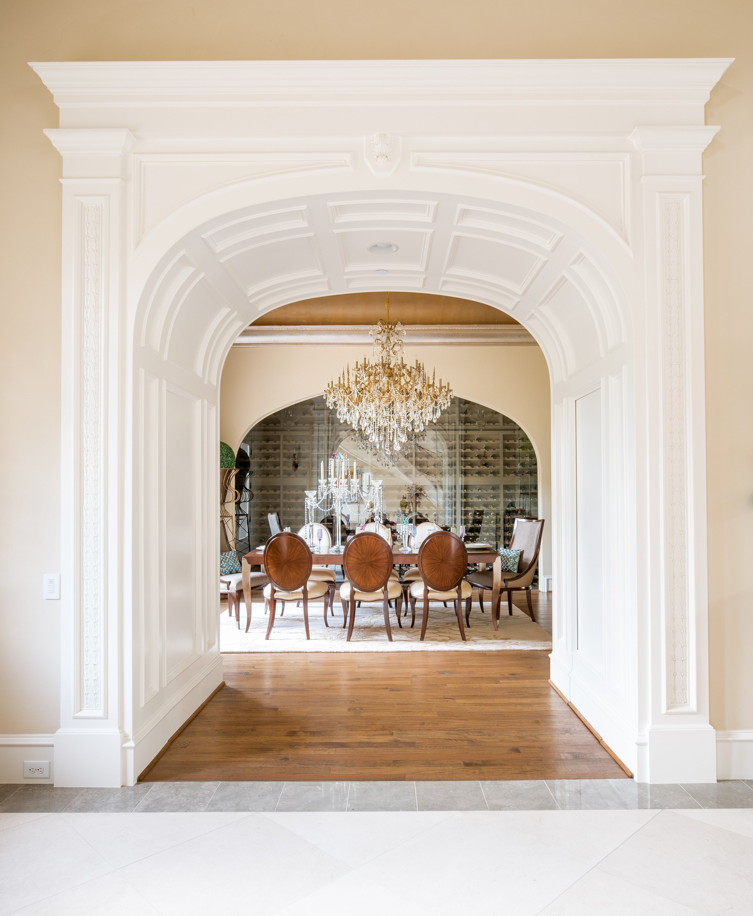 Bella_Waller_dining_peek.jpg