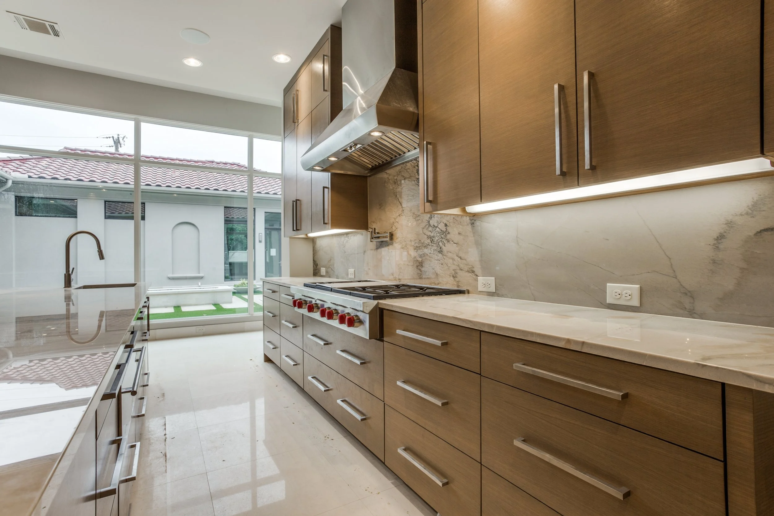 Bella_Crooked_lane_kitchen_galley.jpg