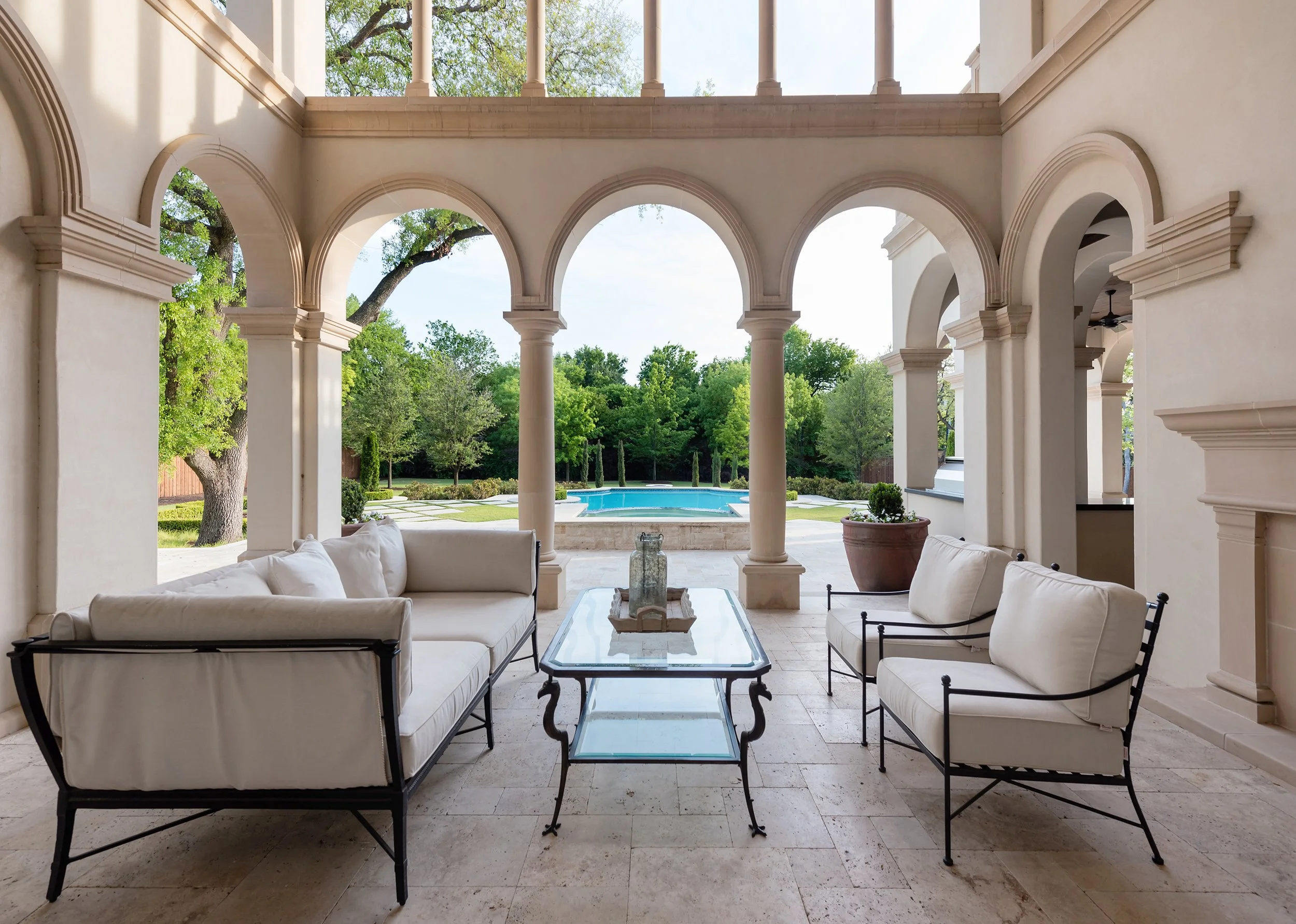 4926 Deloache Loggia 3539H.jpg