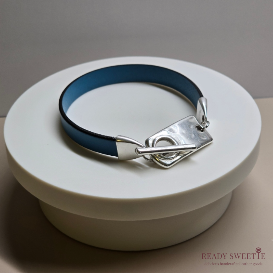 Single 10mm Leather Bracelet, Turquoise with Silver Toggle, Size L