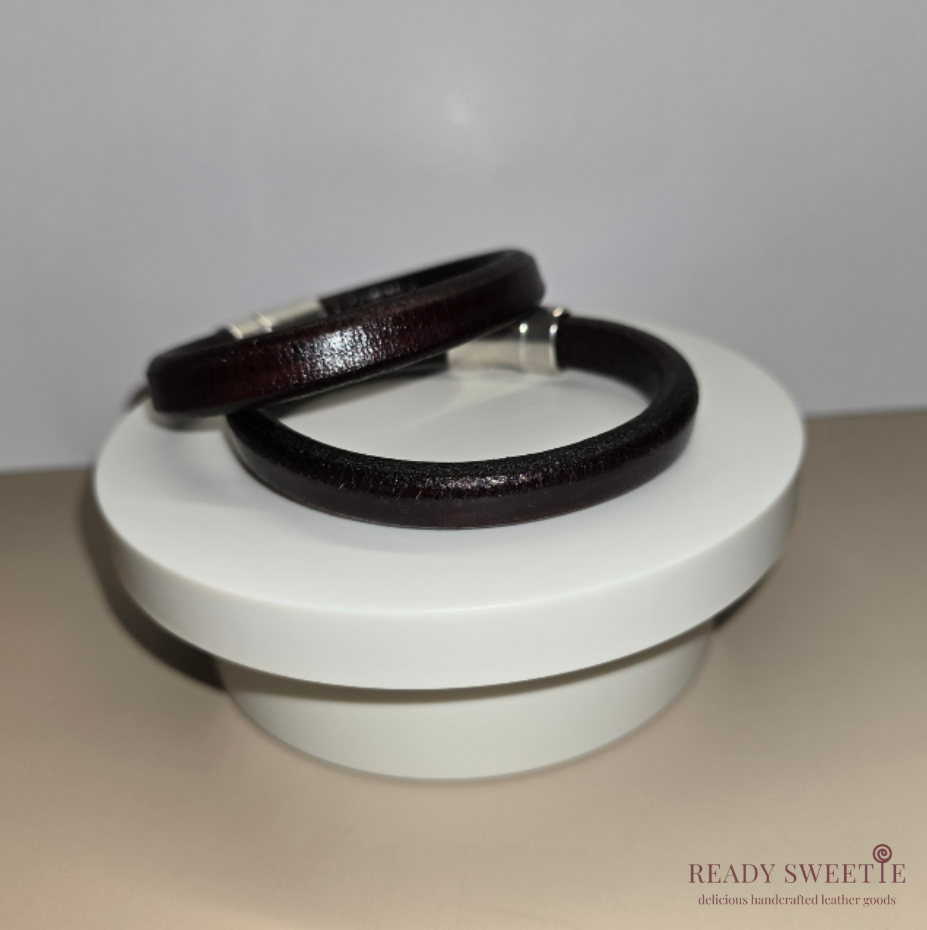 Regaliz 10mm Leather Bracelet, Distressed Dark Brown with Antique Silver Clasp, Size M