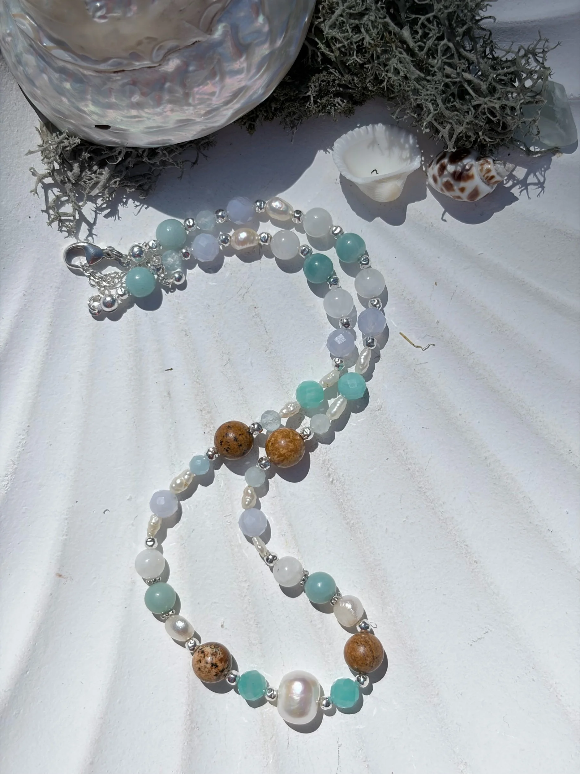 Handgefertigte Edelsteinkette MARELIA mit Amazonit, Aquamarin, Regenbogenmondstein und Süßwasserperlen aus 925 Silber