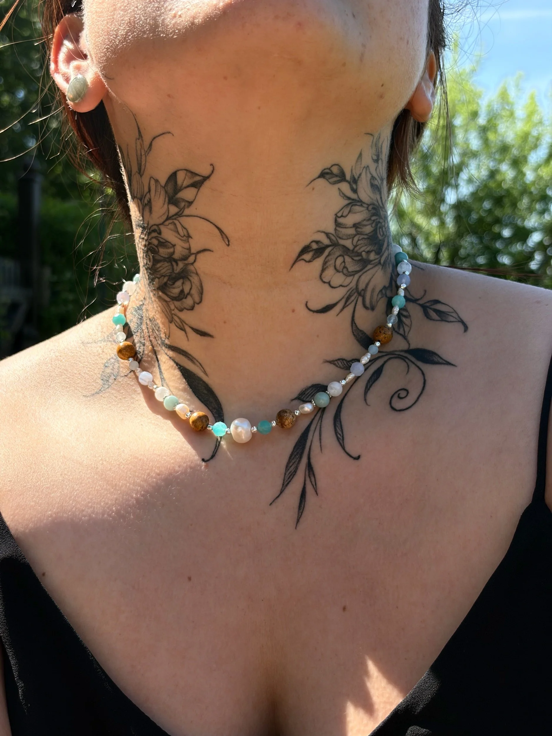 Edelsteinkette MARELIA mit Amazonit und Aquamarin getragen am Hals