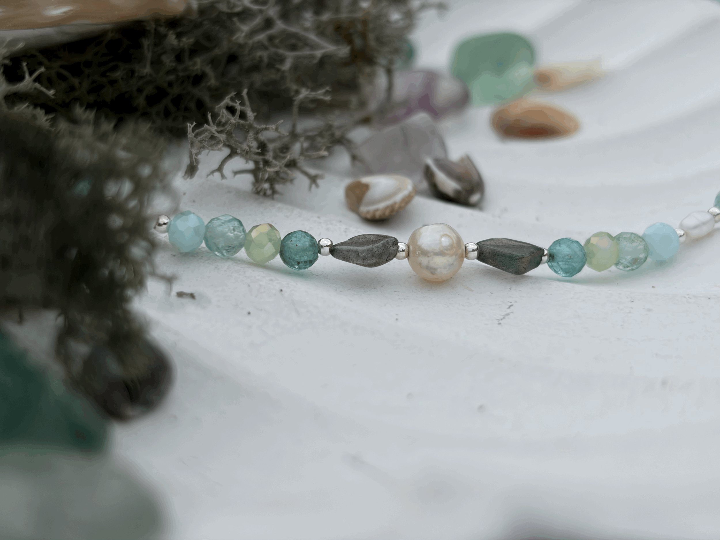 Silbernes Edelstein Armband mit Apatit, Labradorit und Süßwasserperlen