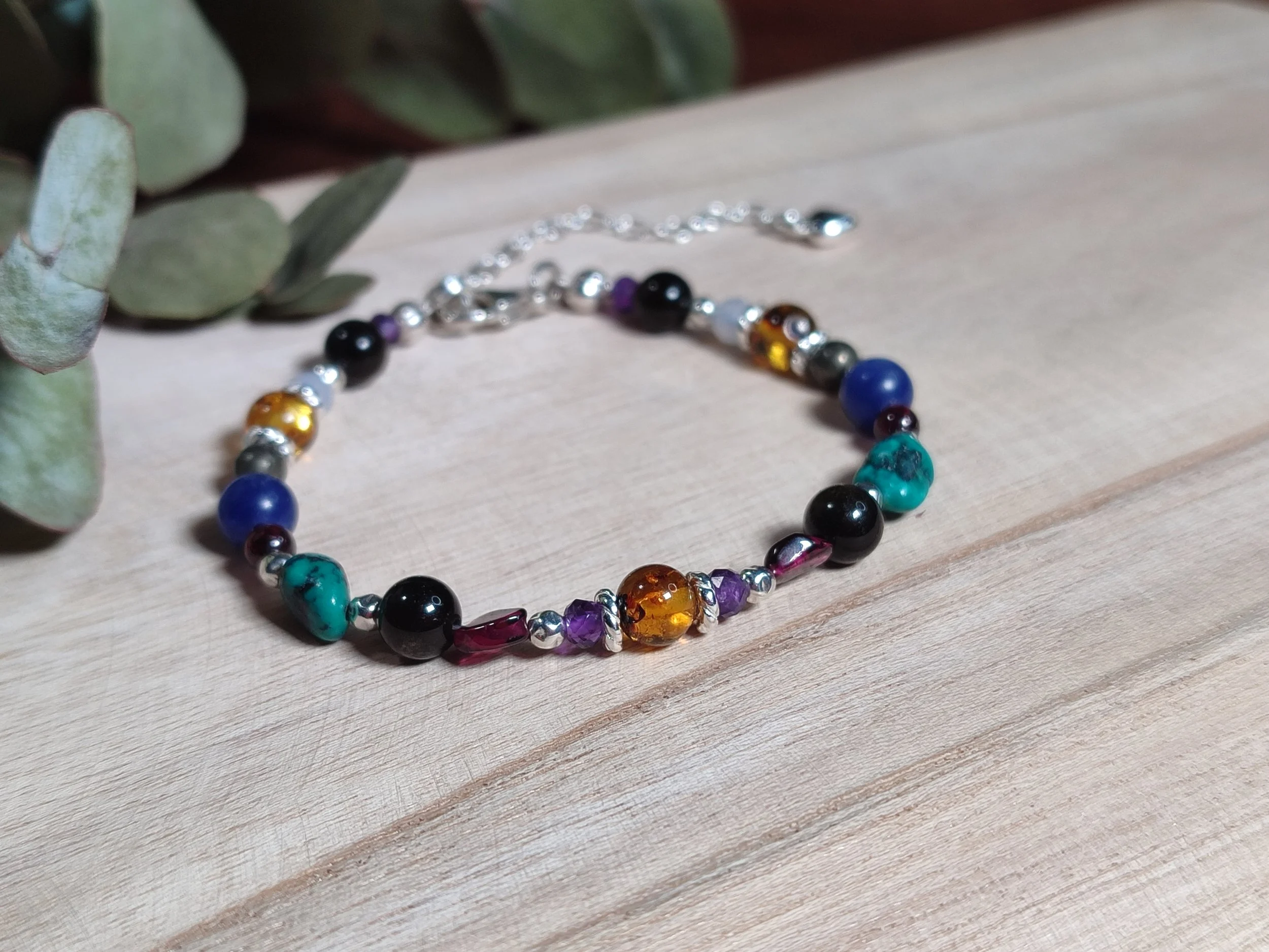 Handgefertigtes Geburtshoroskop Armband mit individueller Edelsteinkombination