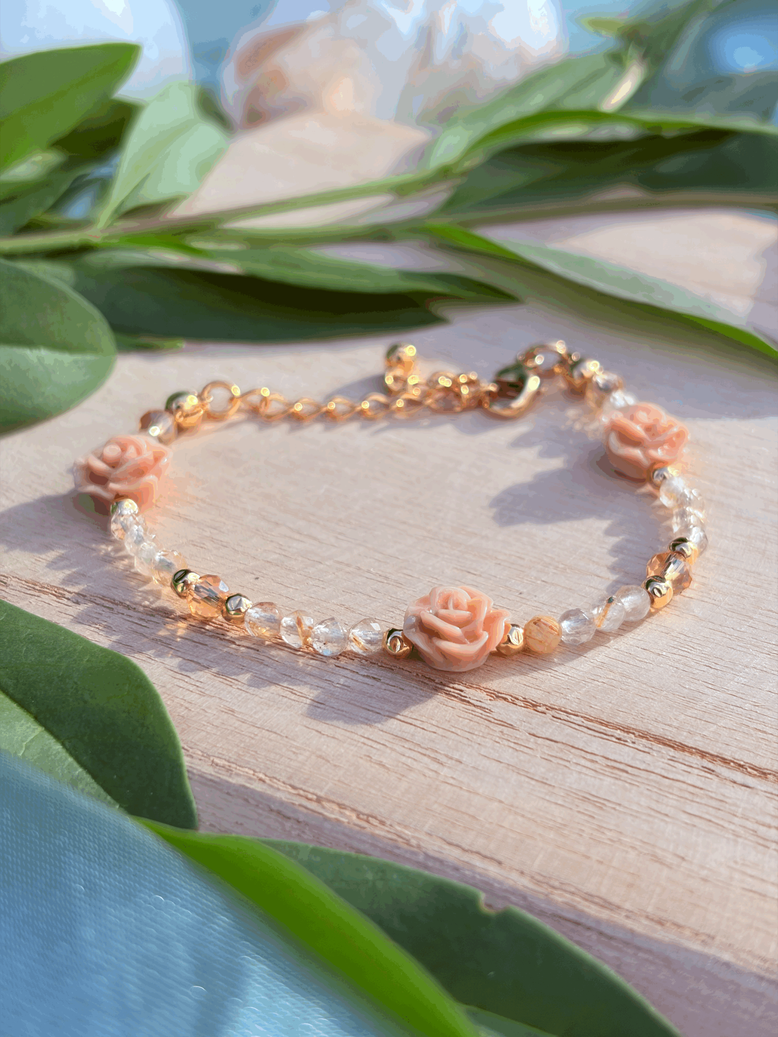 Handgefertigtes Selbstliebe Armband mit Goldrutilquarz und Rosen