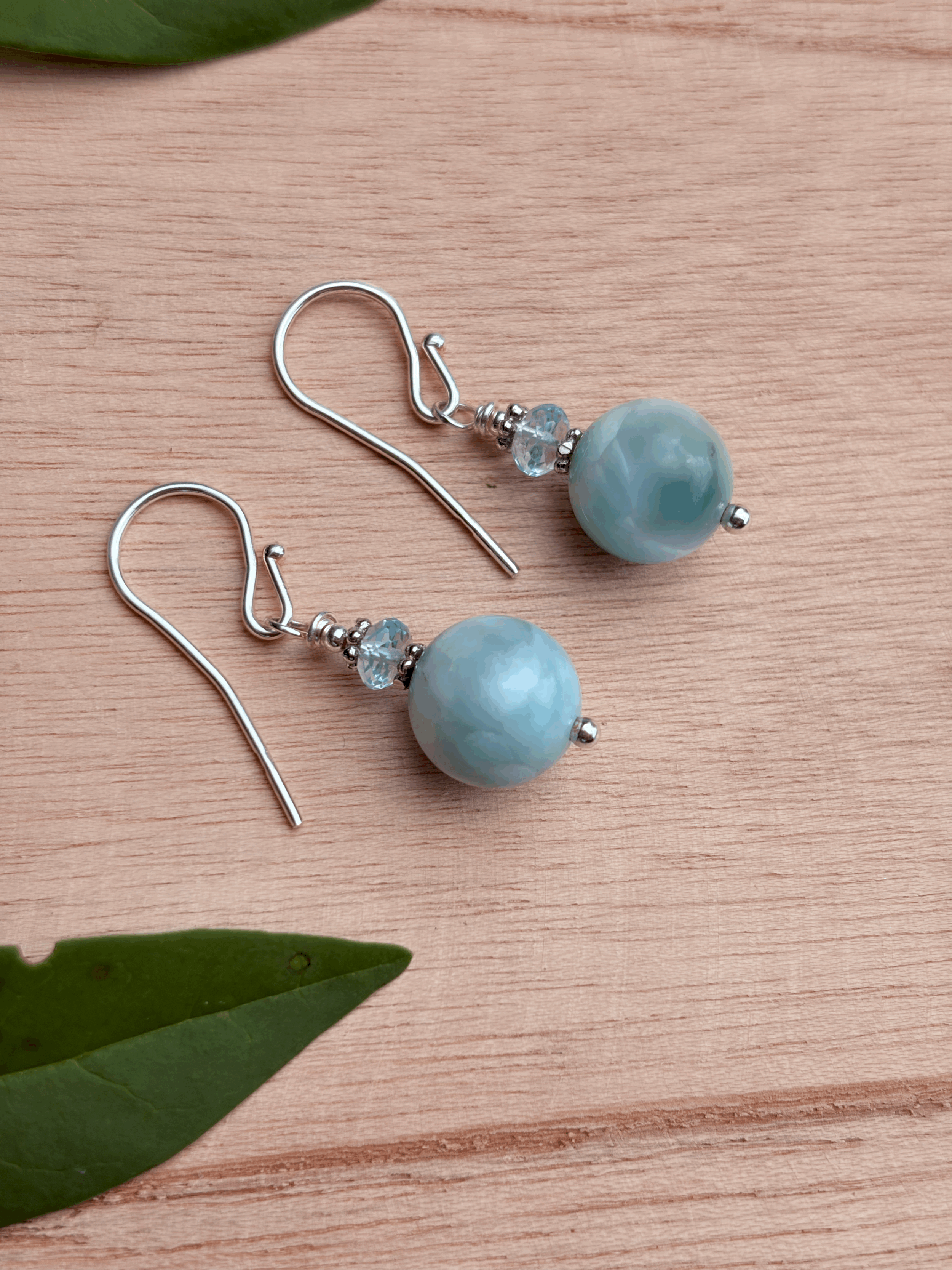 Elegante Edelstein Ohrringe ELARIA mit Angelit und facettiertem blauem Topas