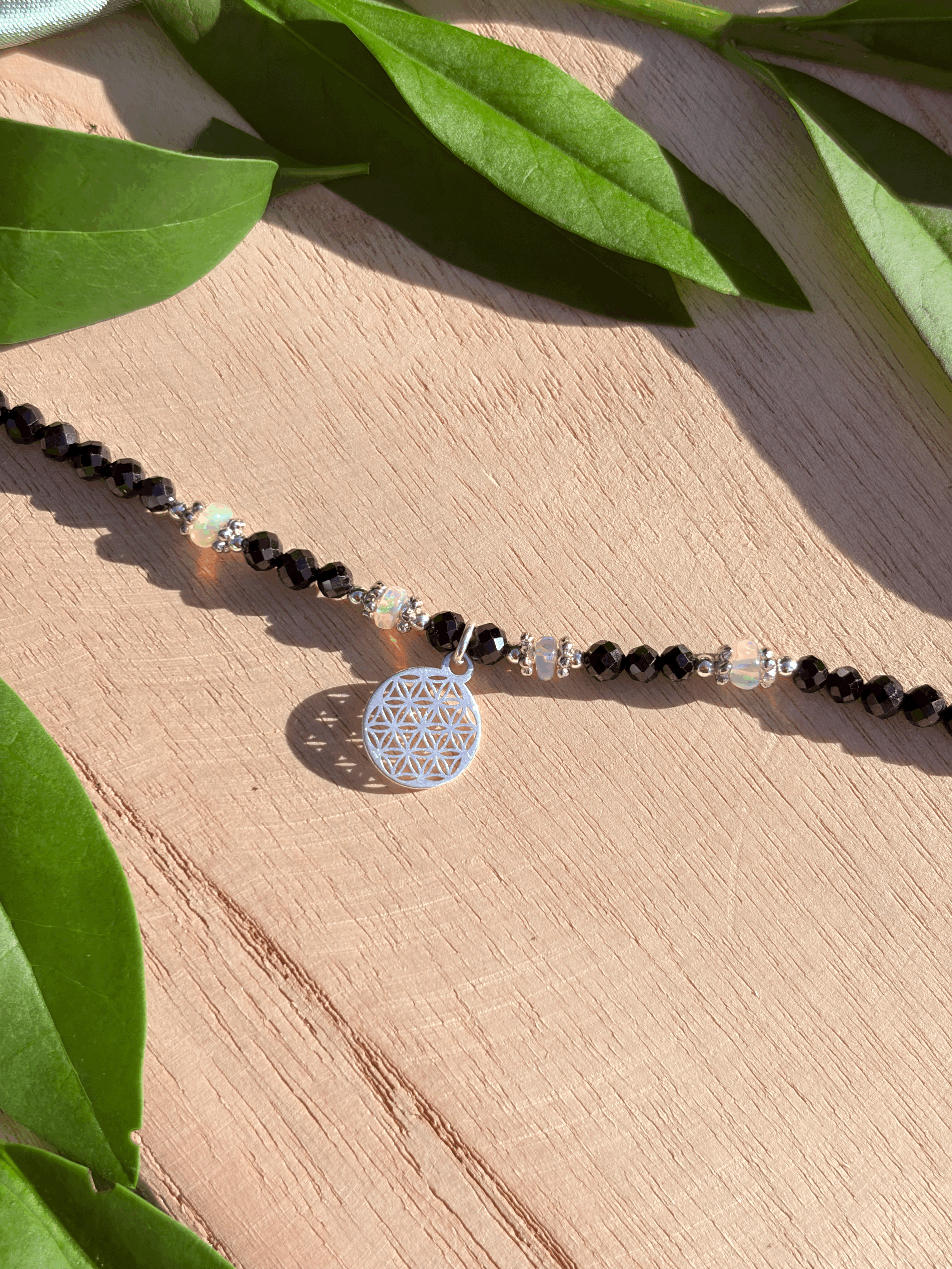 Ophelia Edelstein Armband mit Turmalin und funkelnden Edelopalen