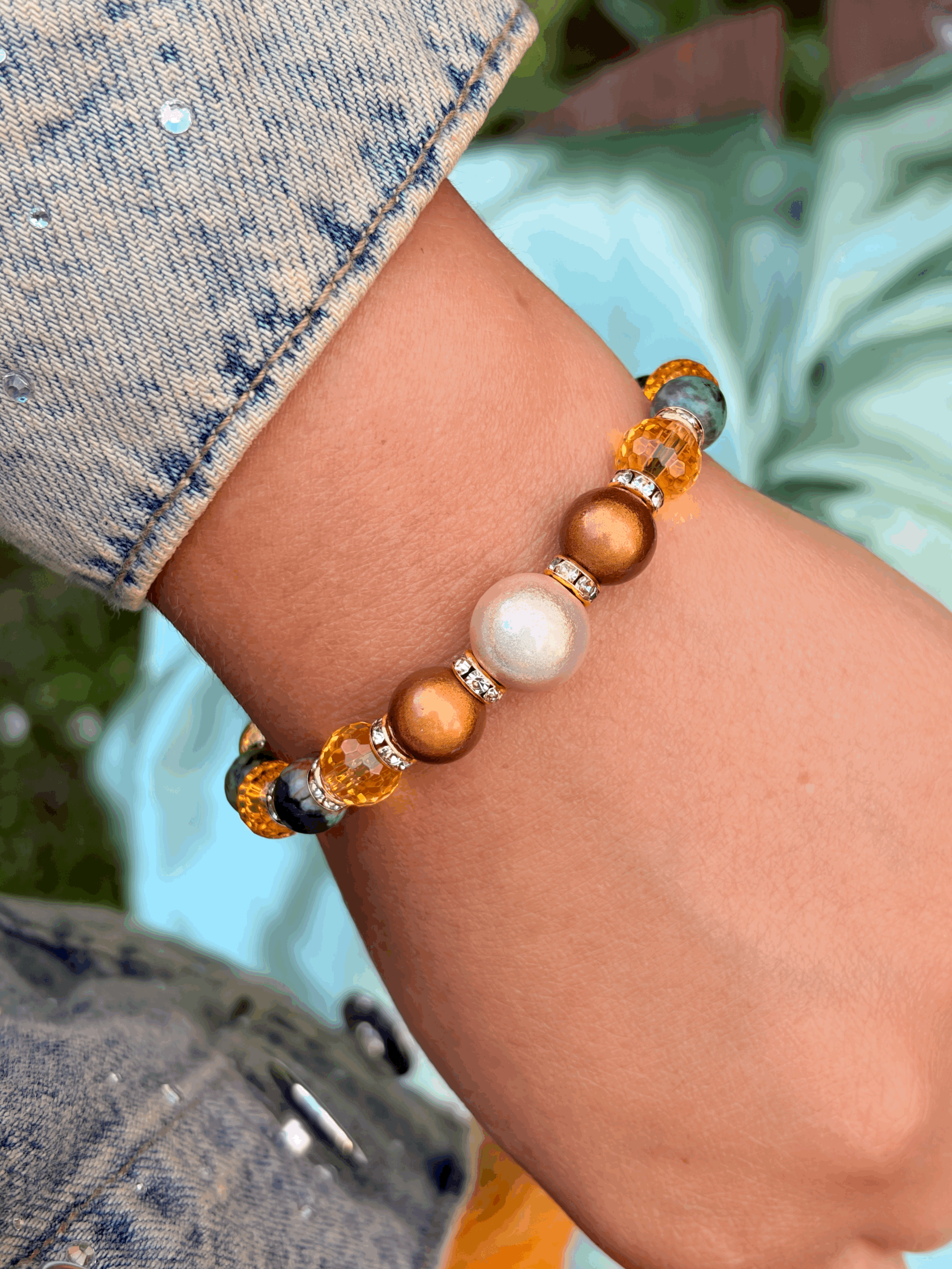 AUREVA Magic Pearls Armband mit Citrin am Handgelenk getragen