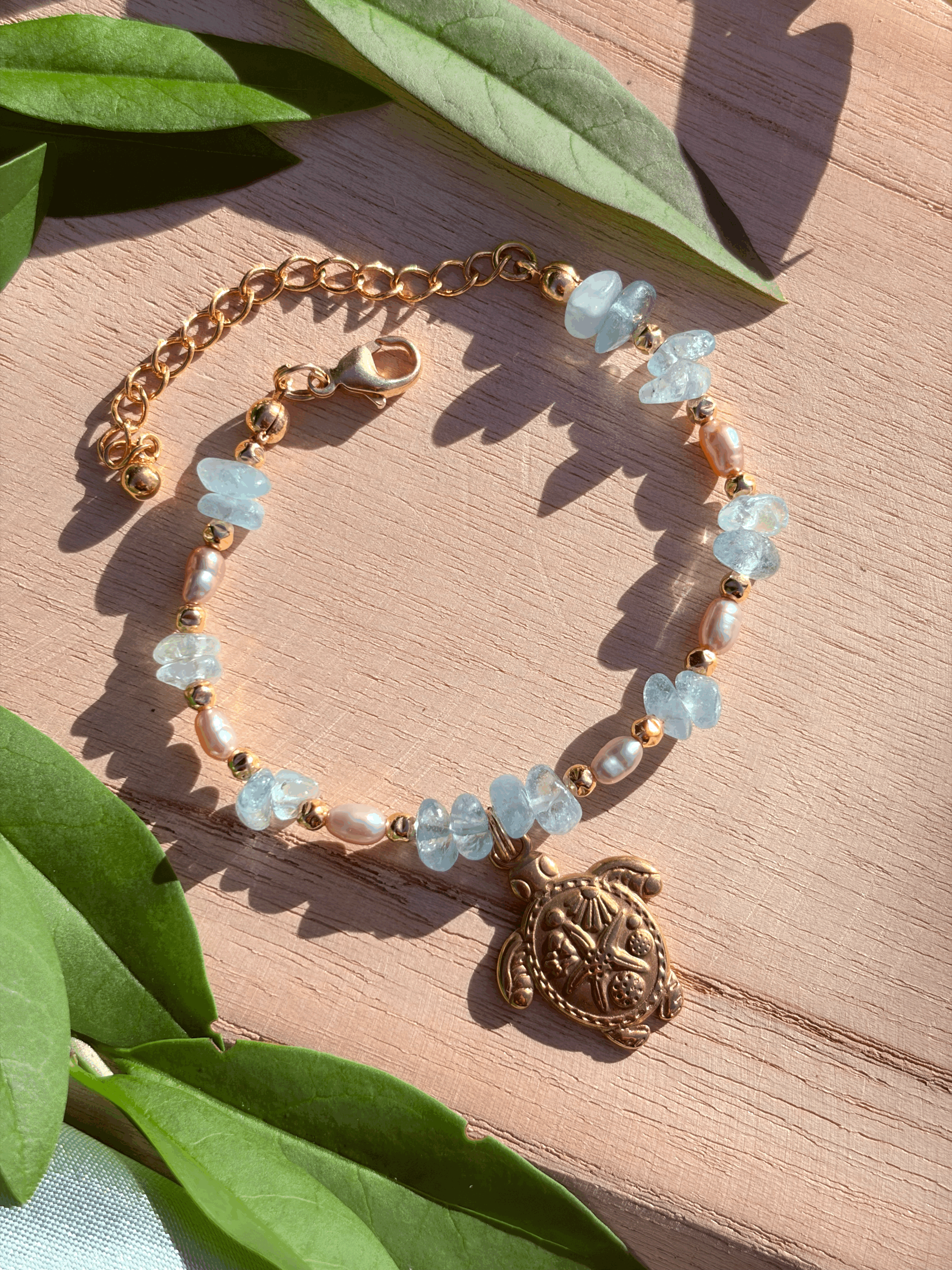 Edelstein Armband mit Aquamarin und Süßwasserperlen aus vergoldetem Silber