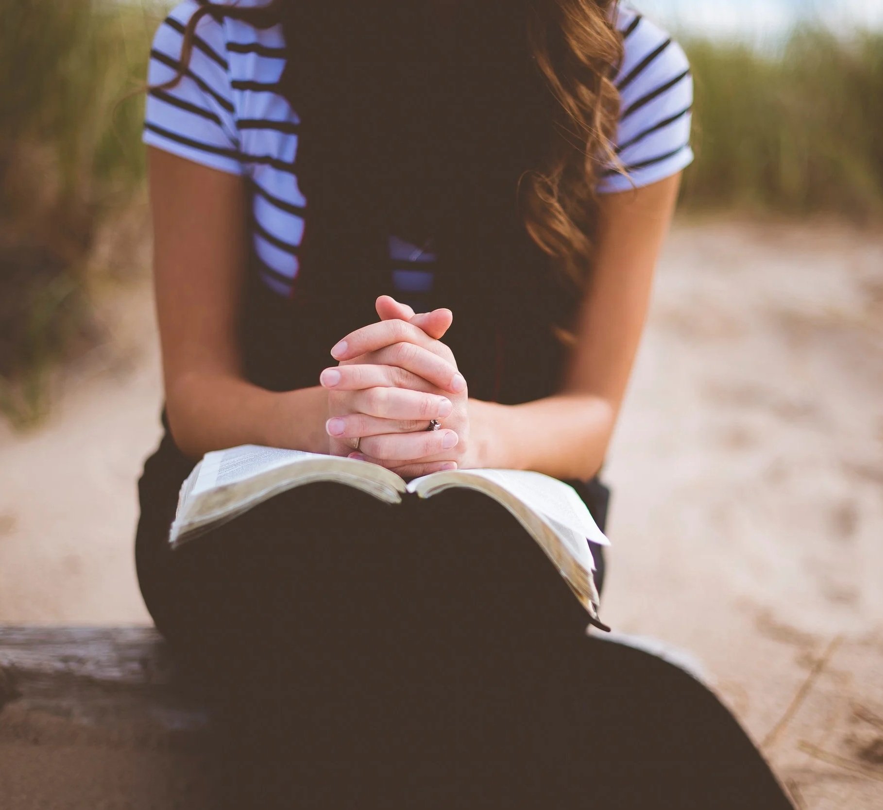 girl sitting outside reading, san antonio, texas christian counseling