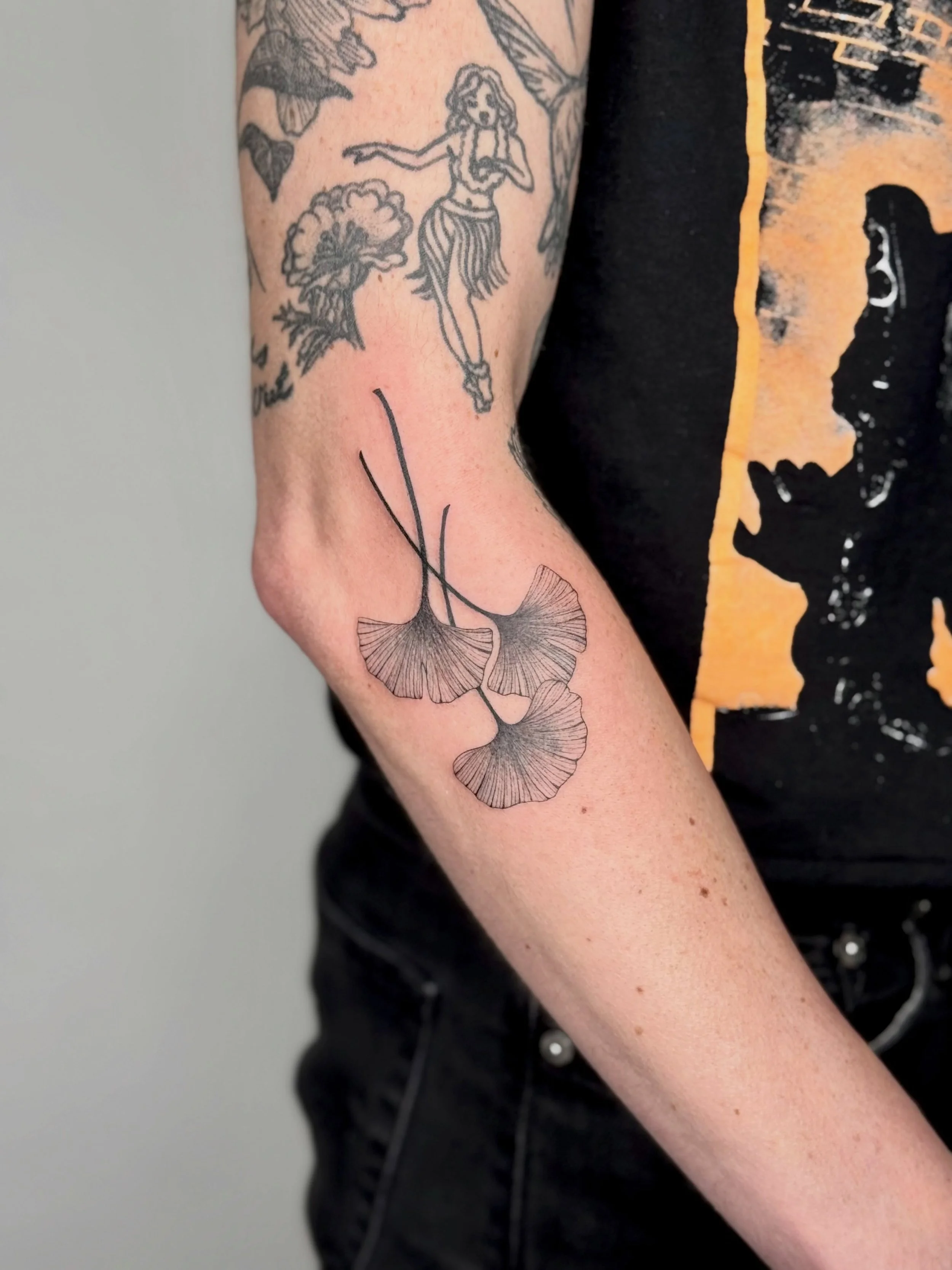 A photo dump of besties getting matching tattoos &amp; even a set of twins 👯 

Specializing in delicate, feminine, and timeless tattoos designed to be cherished for a lifetime 🪽

Currently booking for JUNE &amp; JULY 🗓️
To book, please click the T