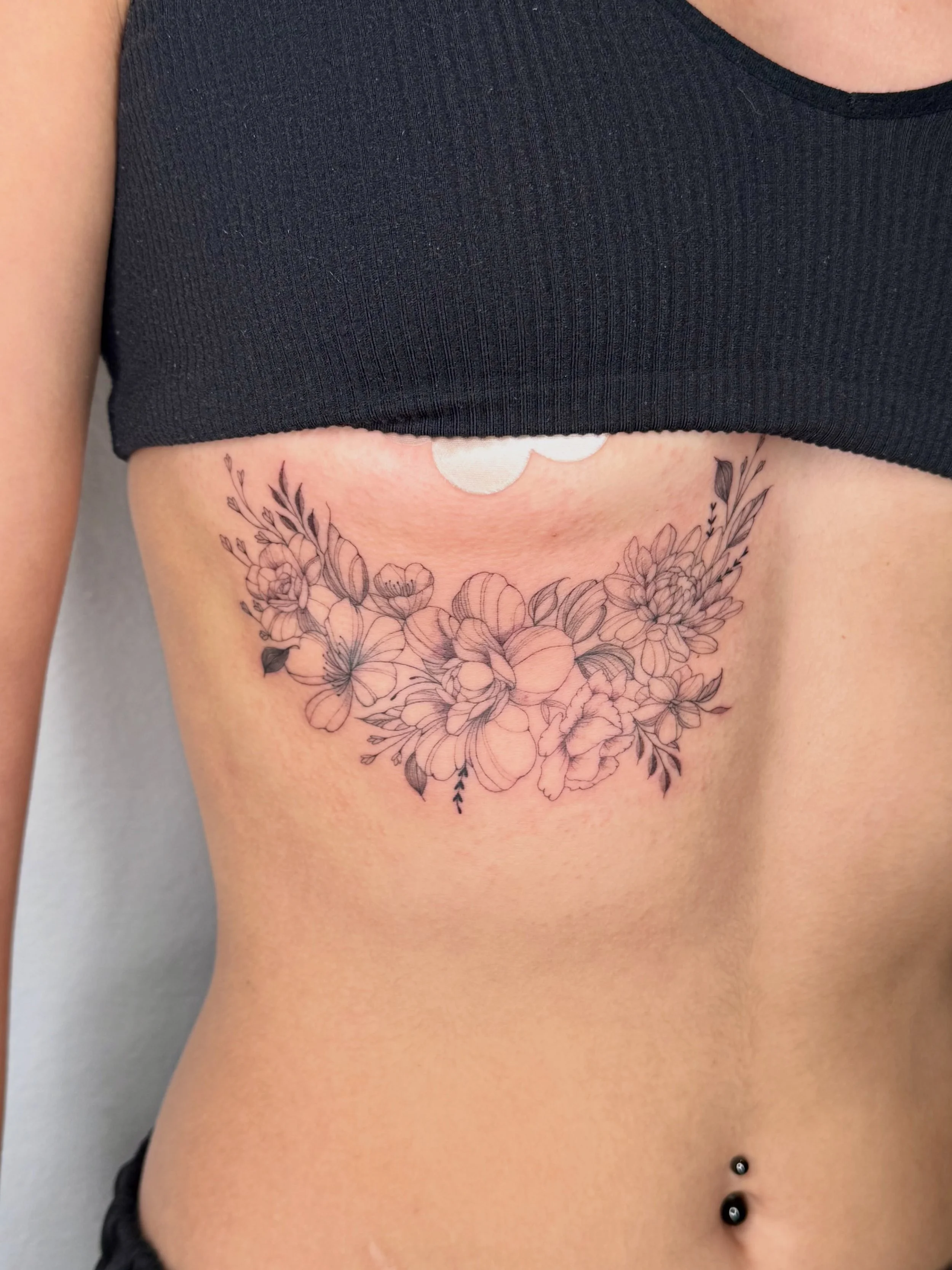 iink is just medicine for the soul ✨

#finelinetattoo #floraltattoos #orangecountytattooartist #femaletattoos #privatetattoostudio