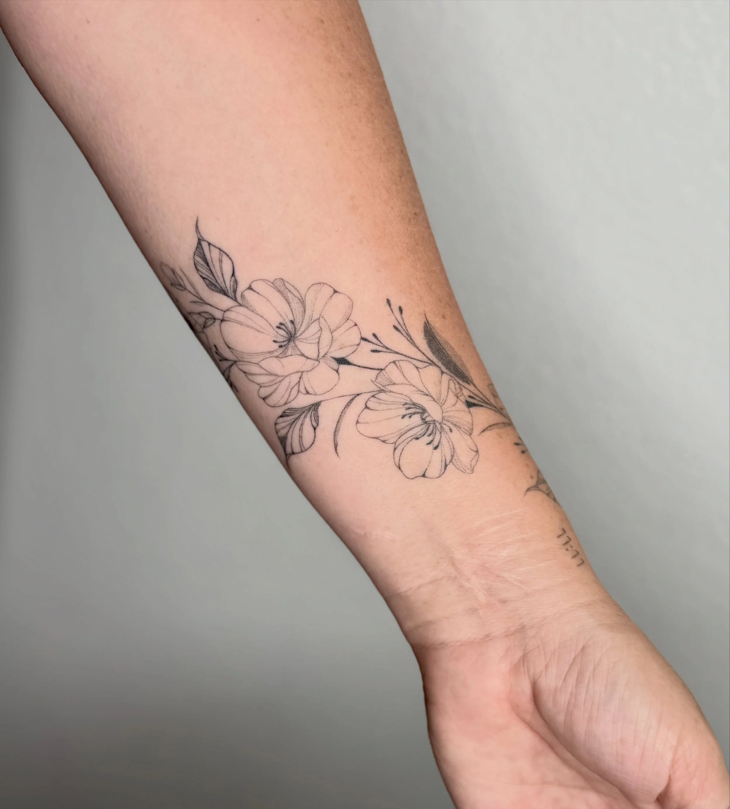 H E A L E D &mdash; 2 months healed with no touch-ups

If someone tells you fine line tattoos  disappear, heal patchy, or don&rsquo;t last... kindly do more research 🤟🏽 

And remember&mdash;your healing plays a huge role too. Proper prep and afterc