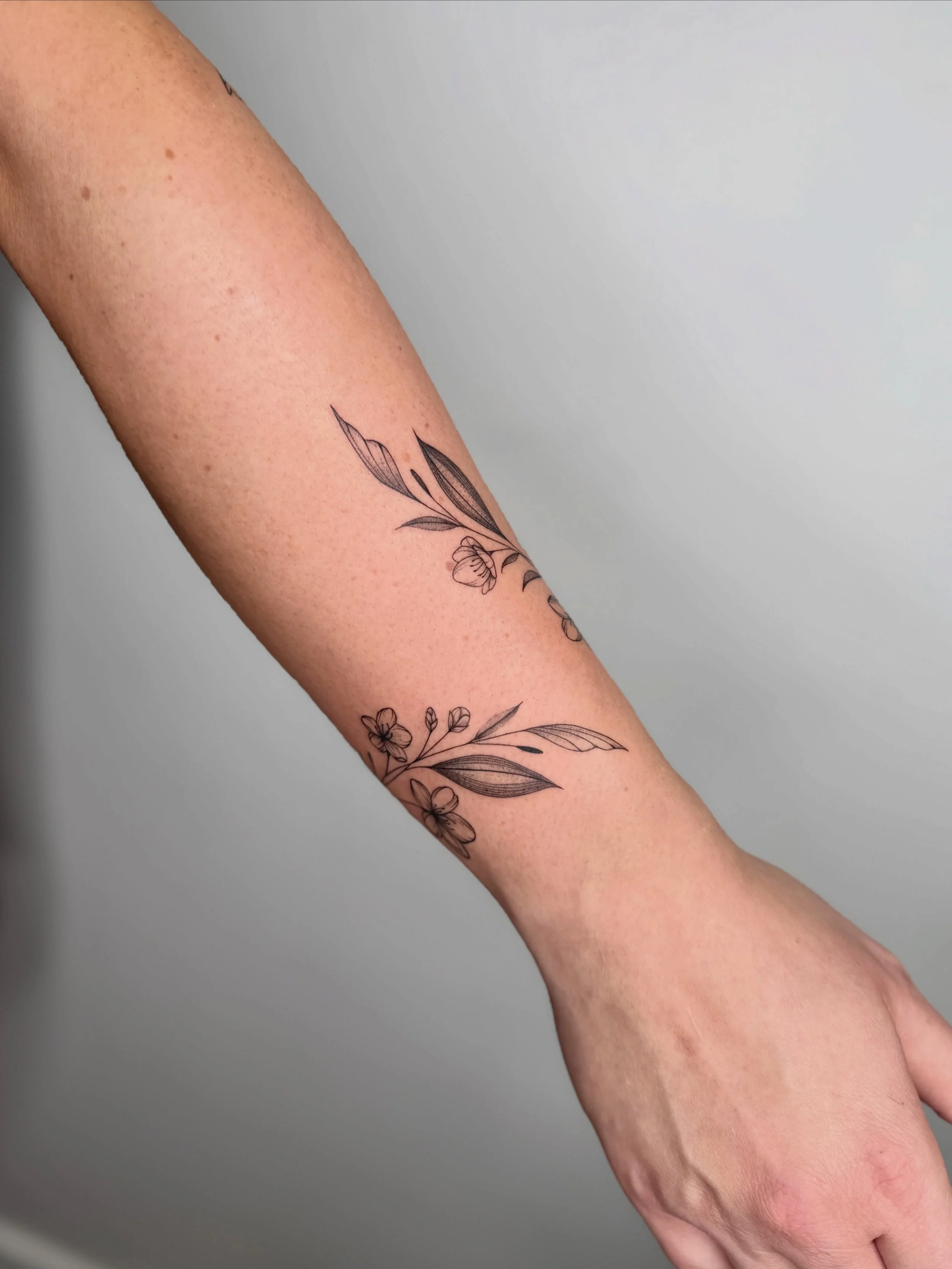made to flow with you 🌿

custom designed to represent two of my client&rsquo;s favorites &mdash; her son &amp; husband 🤎

#finelinetattoo
#floraltattoo
#orangecountytattooartist
#missionviejotattooartist
#wristtattoo