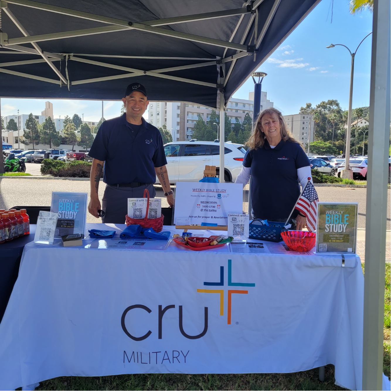 Michael Morabe and a Cru Military volunteer at a Resiliency Fair in San Diego, CA.