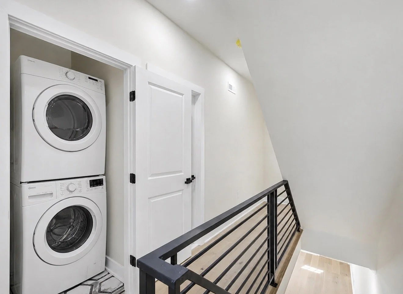 The Shed Res | 5 Mins from University City

Queen Size Bed, high-speed Wi-Fi, Smart Tv, Laundry, Shared Kitchen, and Shared Bathroom with one other room.