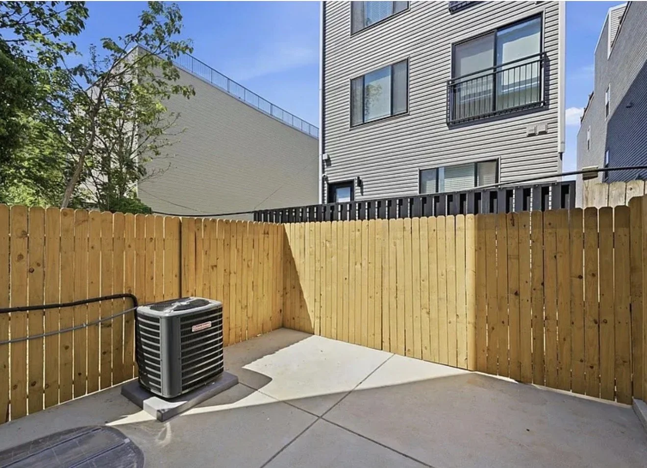 The Shed Res | 5 Mins from University City

Queen Size Bed, high-speed Wi-Fi, Smart Tv, Laundry, Shared Kitchen, and Shared Bathroom with one other room.