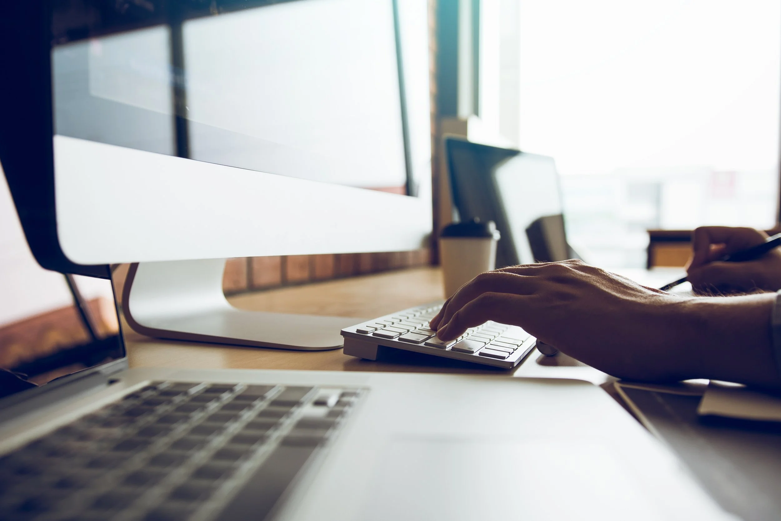 Soluciones creativas y estratégicas para marcas que buscan crecer y conectar.