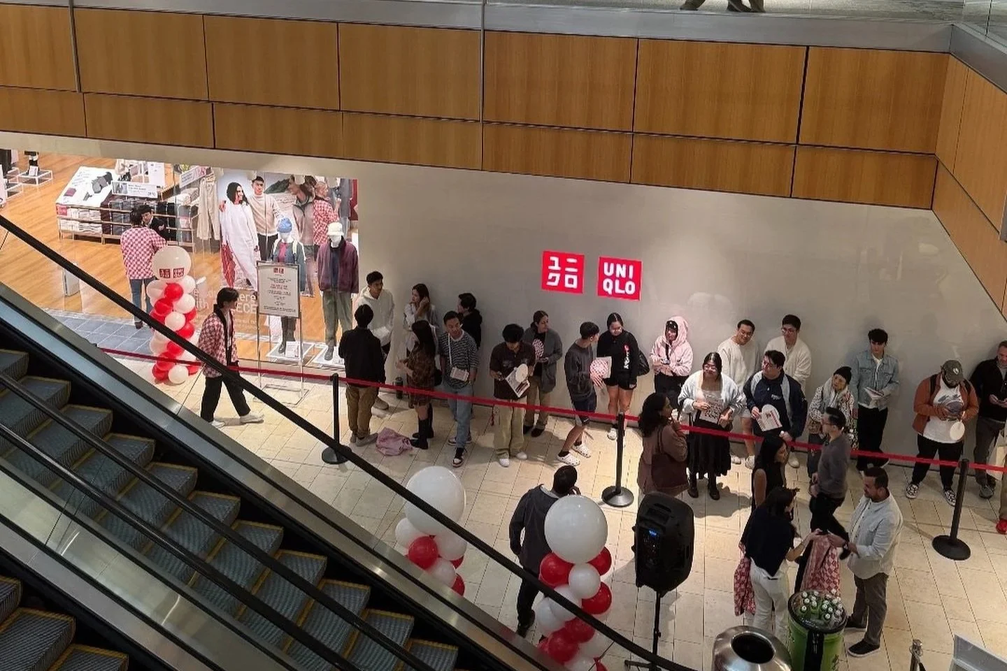uniqlousa_1729289827_3481857890216327400_10897672.jpg