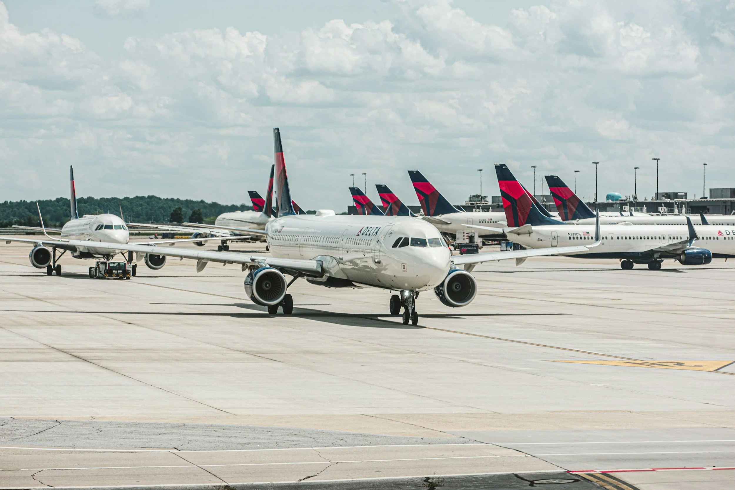 aircrafts in the base of Atlanta airport