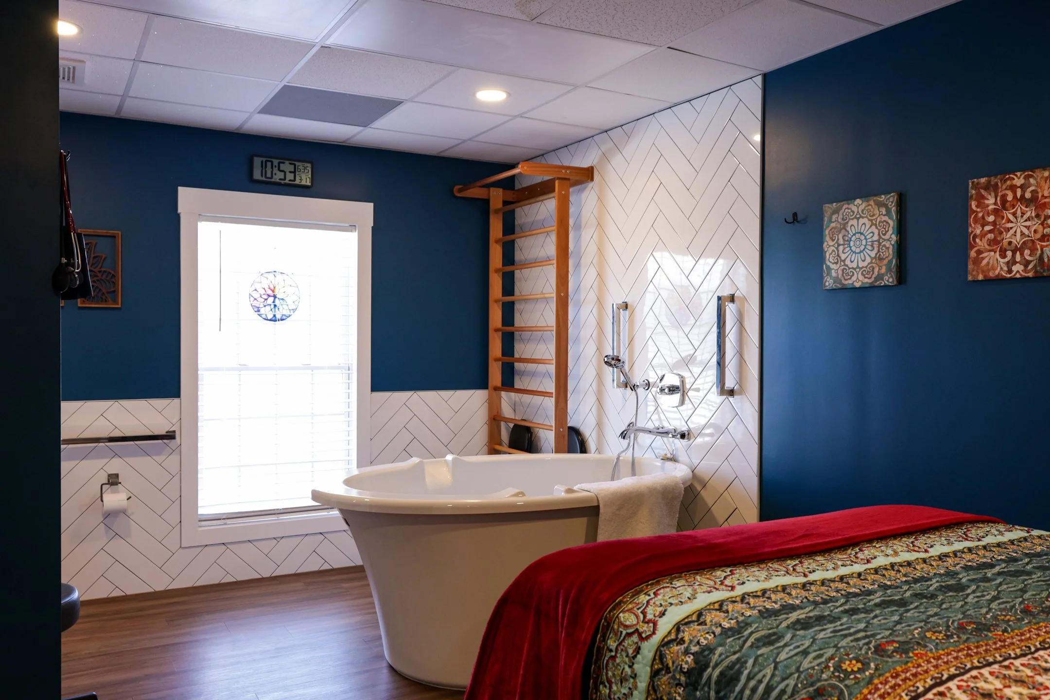 birth suite at clarksville midwifery showing birth tub