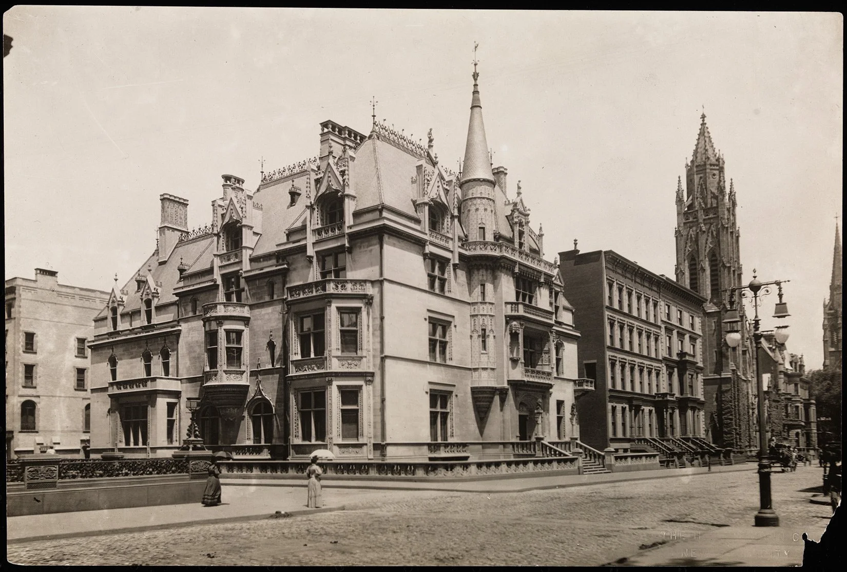 660 Fifth Ave at 52 Vanderbilt Chateau 1898.jpg