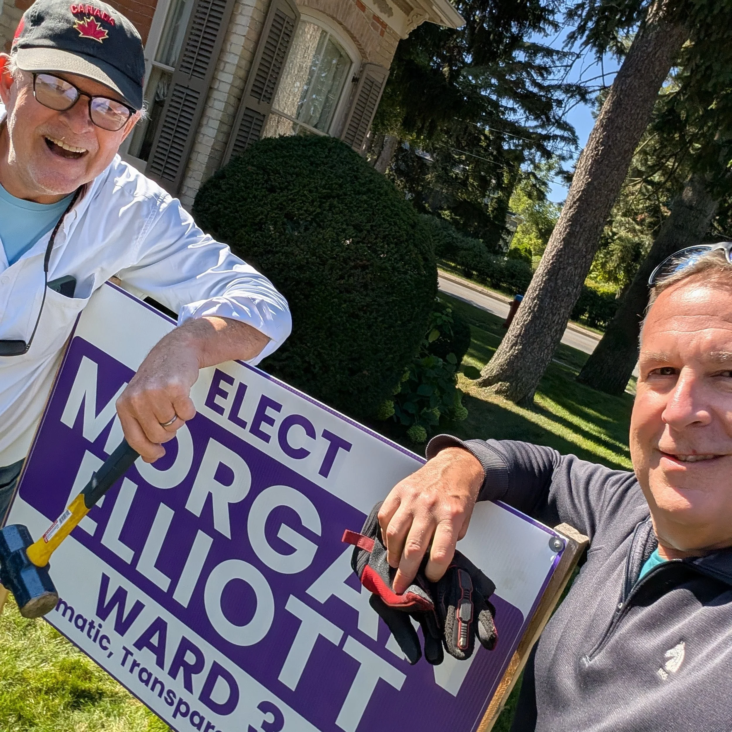 Some of the original @blackberry team out pounding the pavement again! This time it was pounding in campaign signs! @robert.e.crow thanks for your help. It was great spending the day with you!

#OakvilleVotes #Ward3 #pragmatic #transparent #positive
