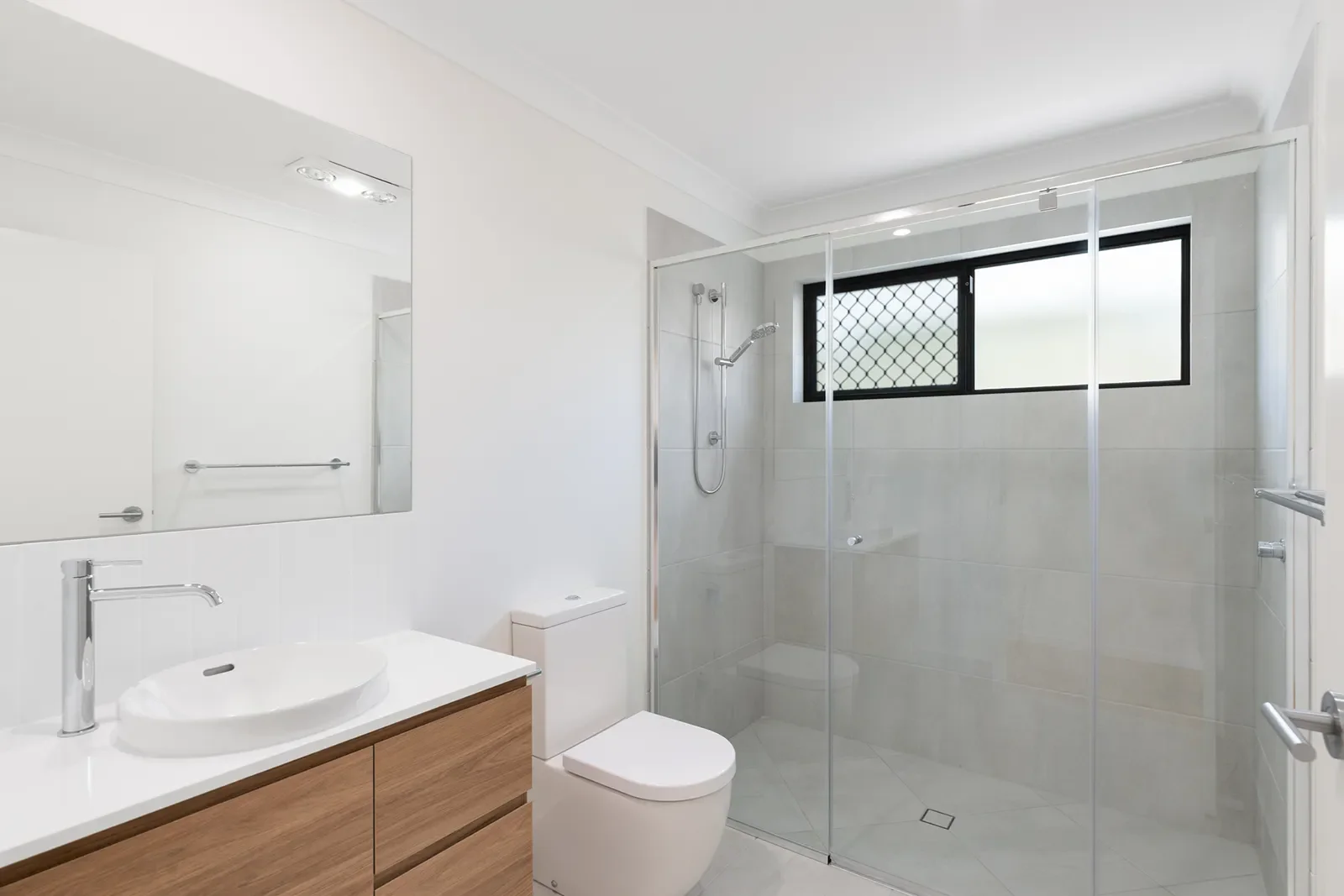 48_Kensington_Dr_V2_04.webp
