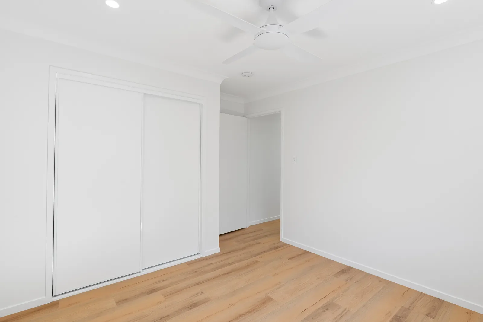 48_Kensington_Dr_V2_03.webp