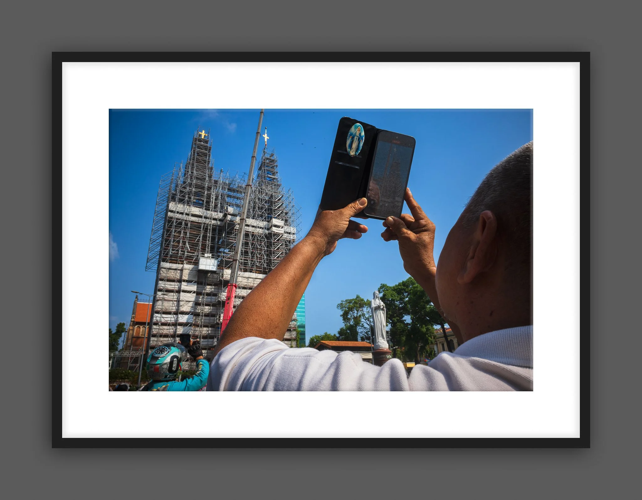 1 OF 1 FINE ART PRINT | HISTORIC MOMENT AT SAIGON NOTRE-DAME CATHEDRAL, MOUNTING TWO GOLD-PLATED CROSSES - MARCH 19, 2026