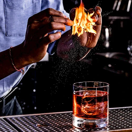 best_rooftop_bar_in_downtown_seattle.500x500.webp