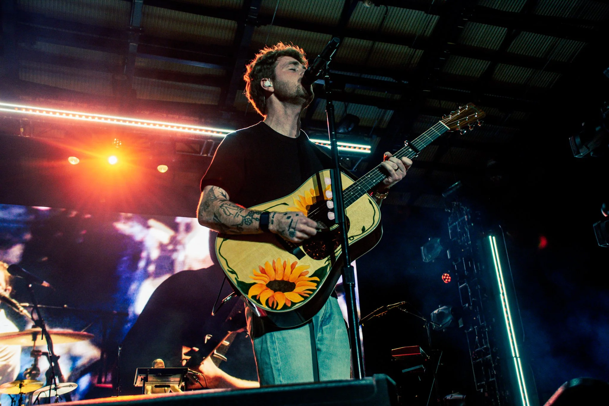 Alex Warren-3.jpg