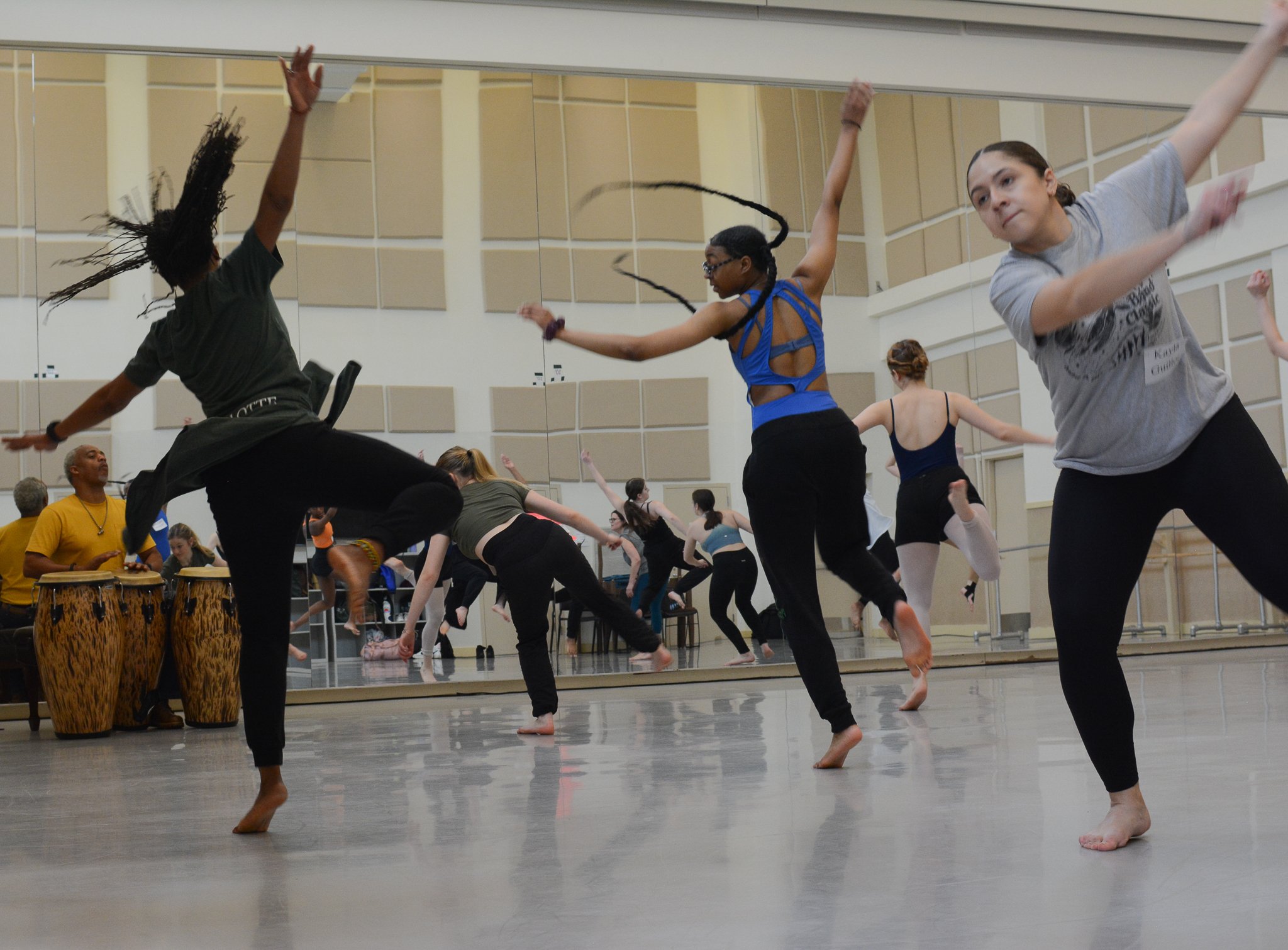DanceMajorDay_AfricanDance_2024-02-10-1-16.jpg