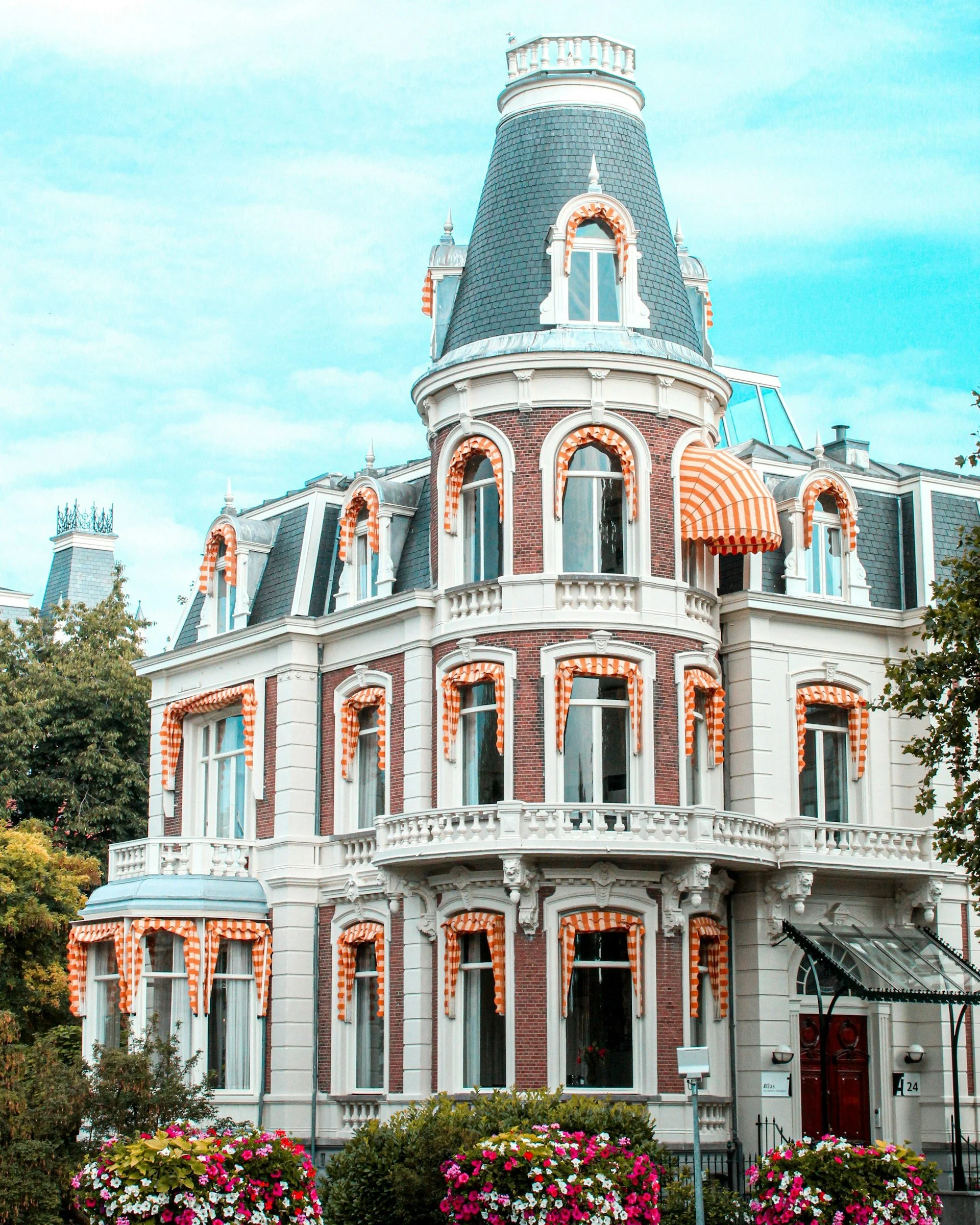 Ancient mansion in the Nederlands