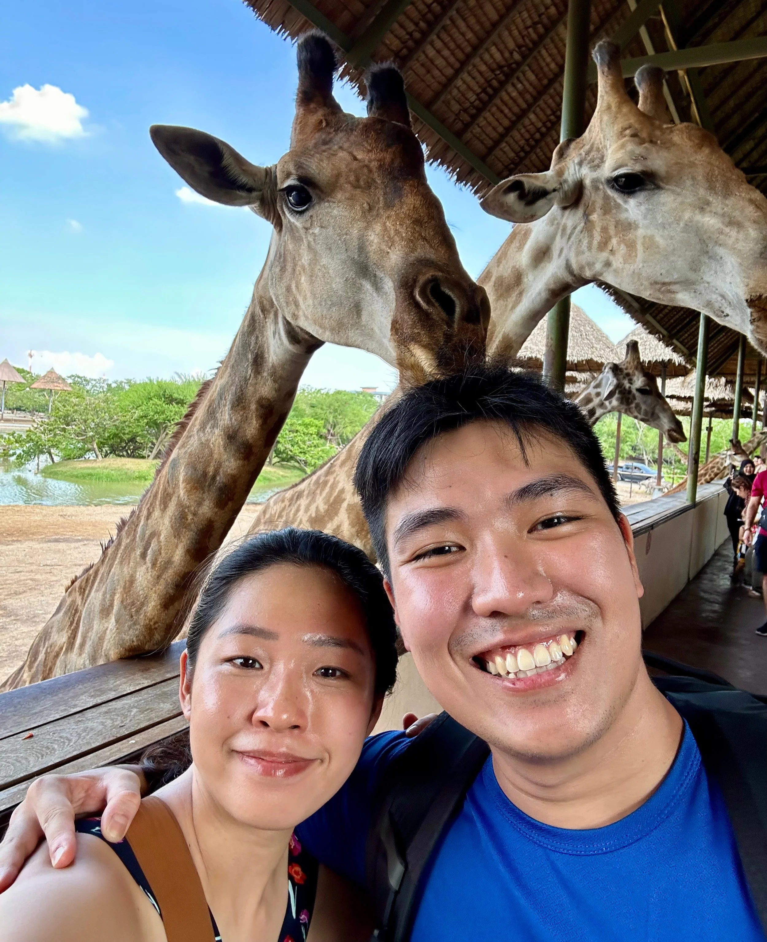 For their first overseas trip together, they chose Thailand 🇹🇭 A trip filled with massages, food, and shopping… though Safari World somehow ended up stealing the show. 🦒