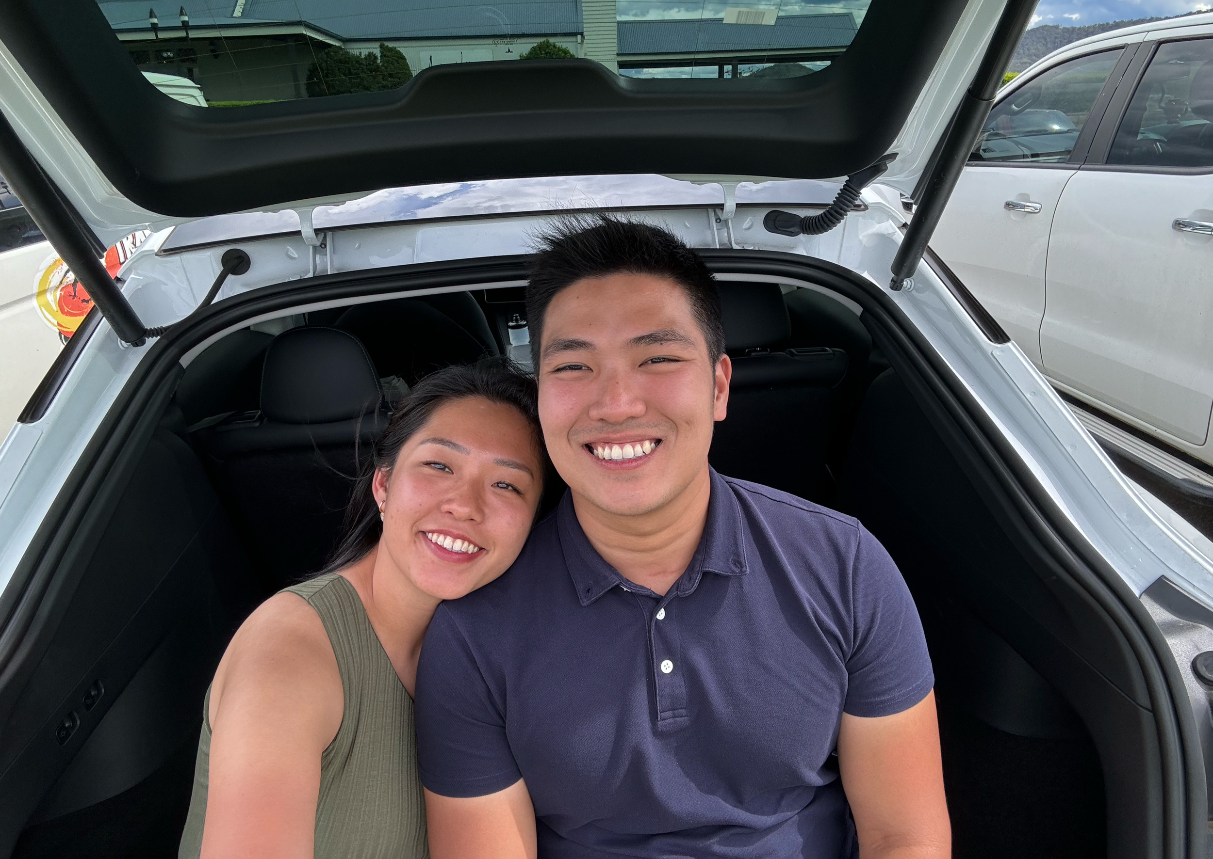They even took a trip through the vineyards! Sunburnt, wine-relaxed, chilling in the Model Y boot, and very, very happy. 🍇 