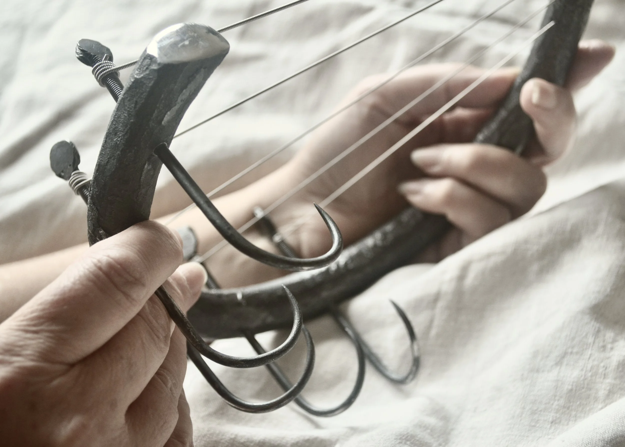 Doh nehn cheh mitteh Lageh, cheh mitteh ru Capeh : Where you don’t put the Needle,  you’ll put y...