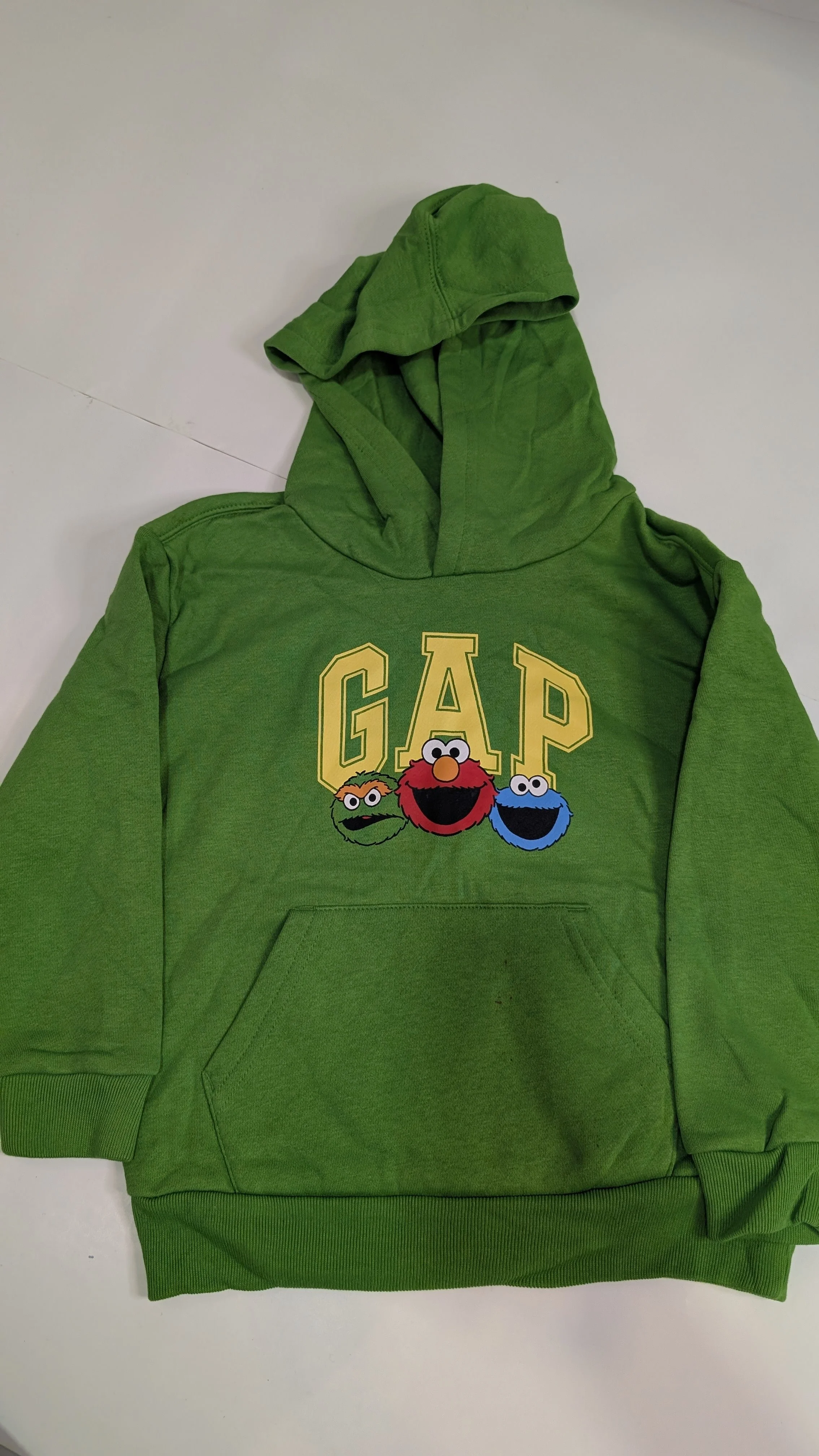 Hoodie anak hijau GAP x Elmo.jpg