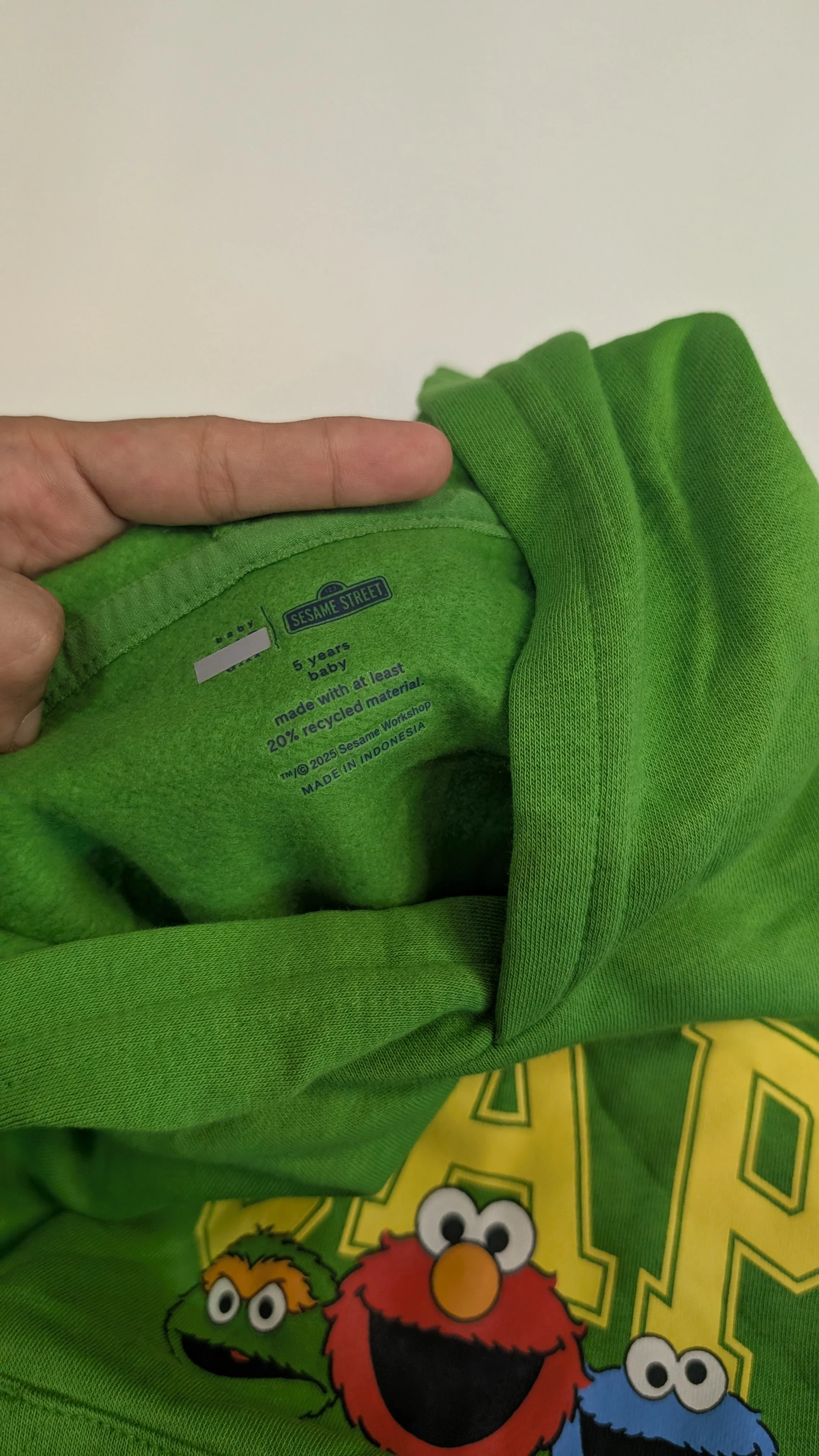 Hoodie anak hijau GAP x Elmo detail.jpg