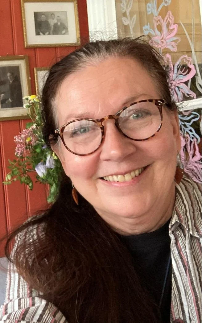Kirjailija Anne Tarsalaisen muotokuva