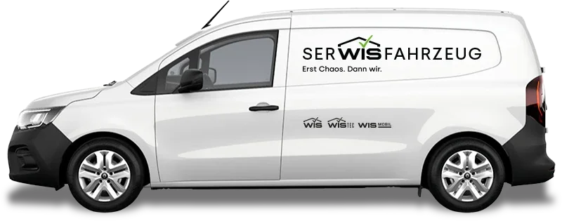 Weißer WIS Lieferwagen mit Firmenlogo und Slogan 'ERST CHAOS. DANN WIR.' auf der Seite