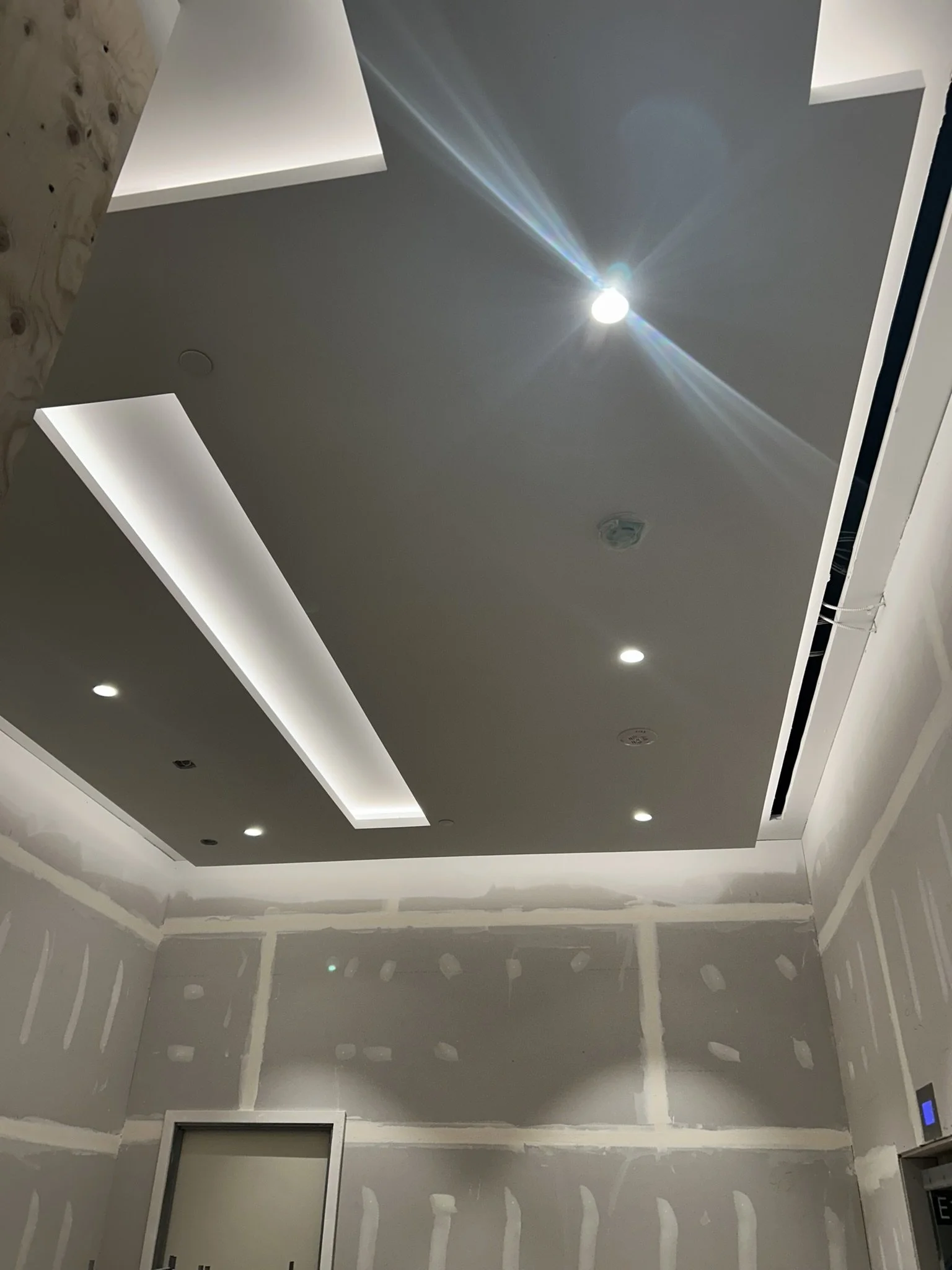 Ceiling with recessed lighting and a spotlight in a room under construction or renovation in Port Credit, Mississauga.