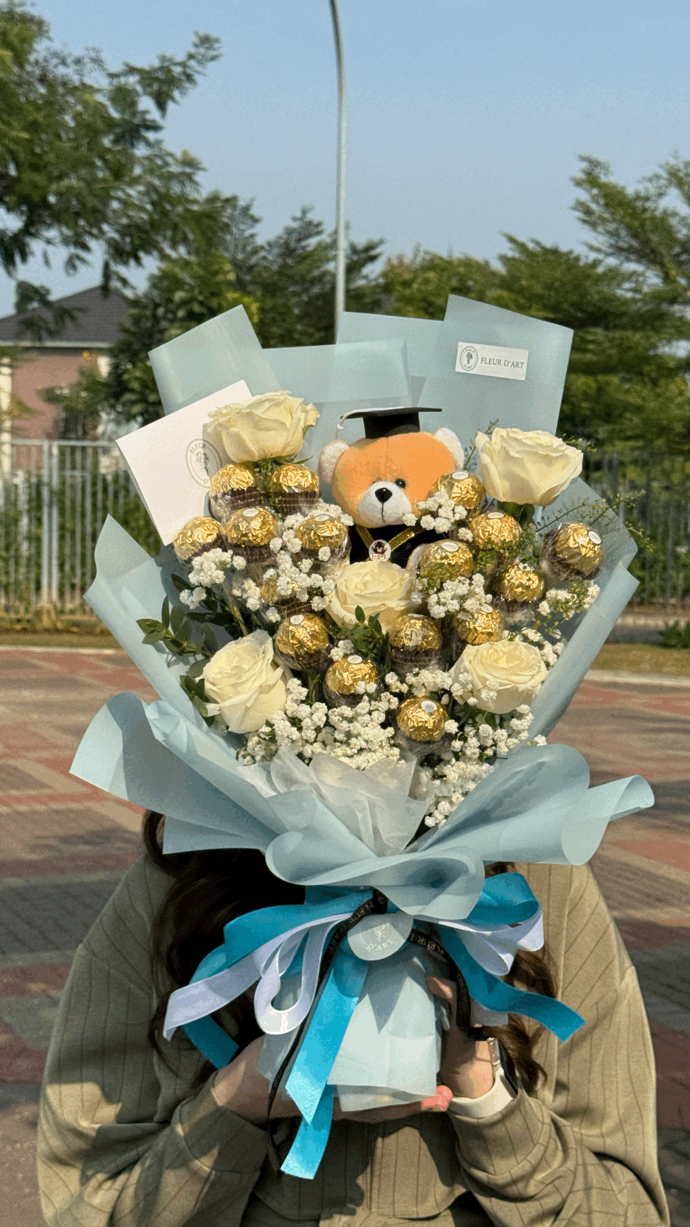 16 Ferrero Rocher + 5 Fresh Rose Graduation Bouquet