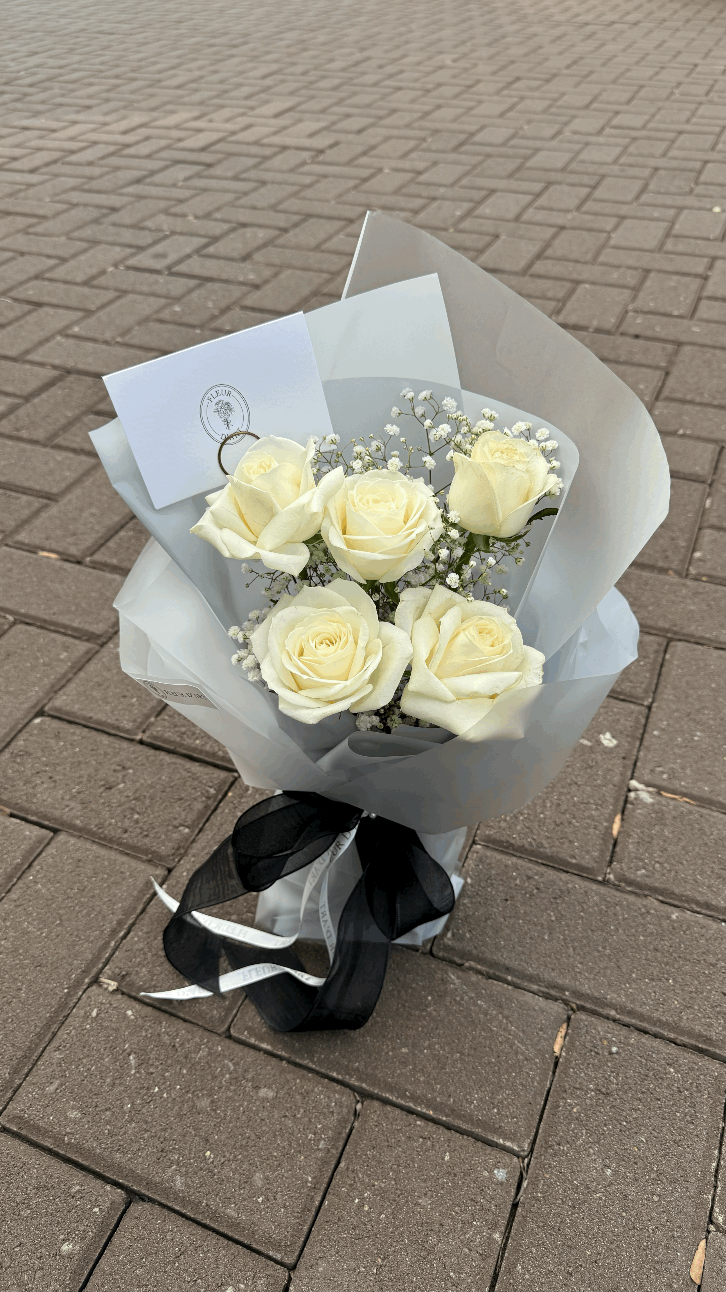 5 Rose with Baby Breath