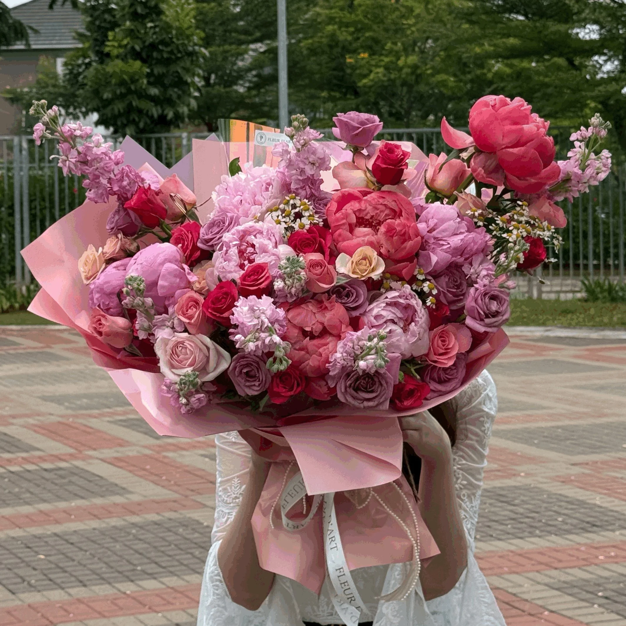 Mix Peony and Roses