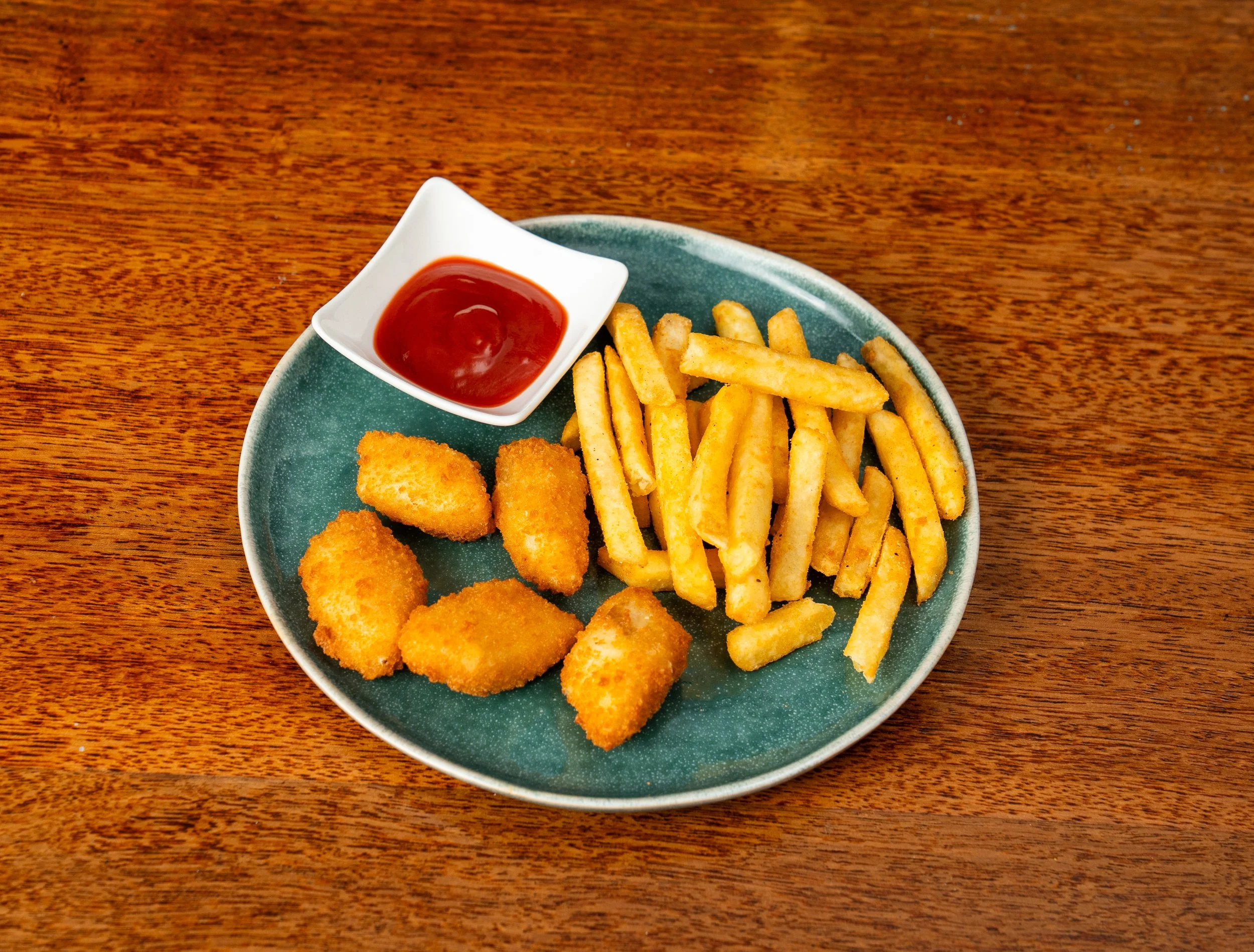 Castello Cafe Bar_CRUMBED FISH AND CHIPS.JPG